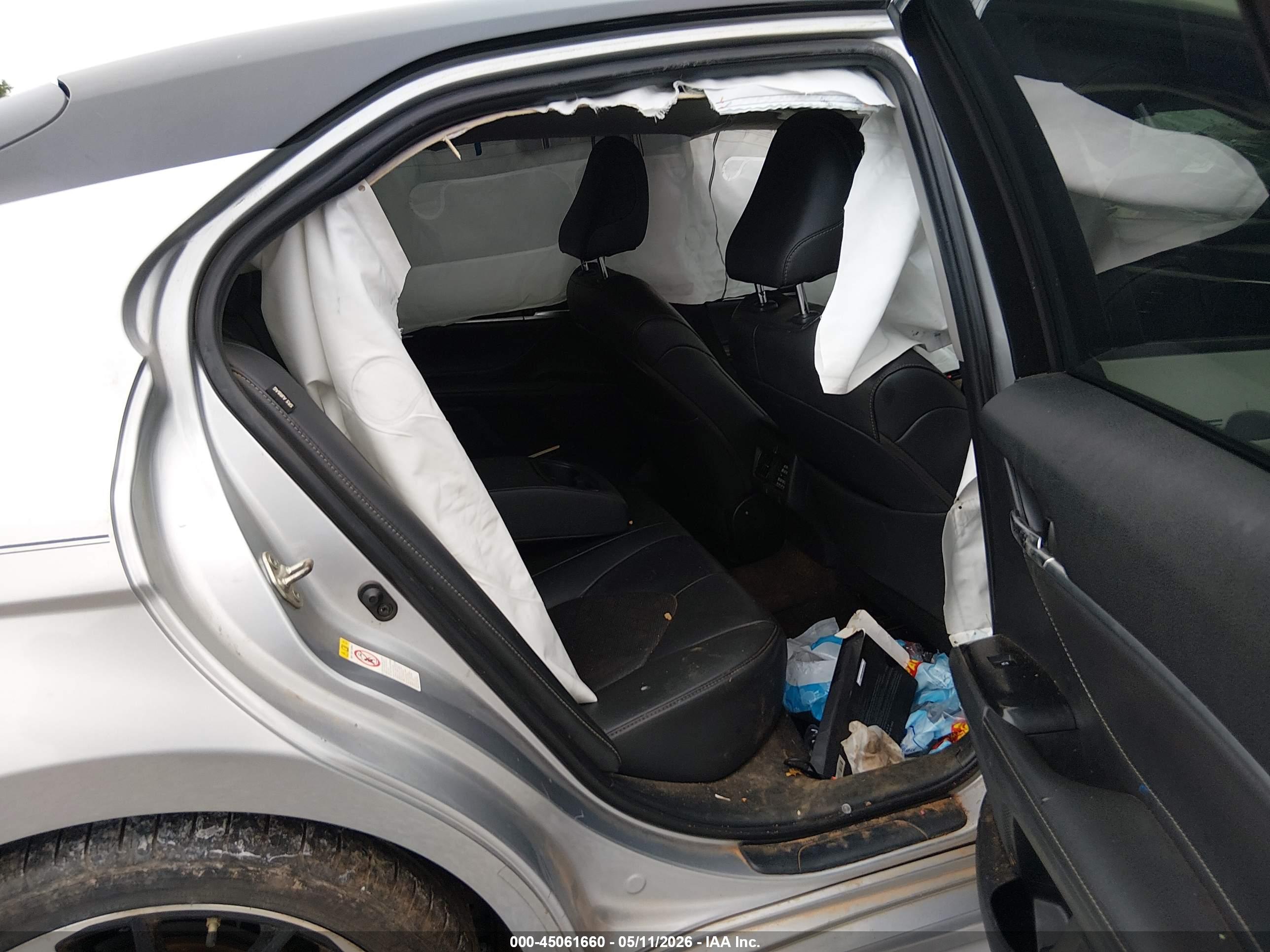 TOYOTA CAMRY image 8