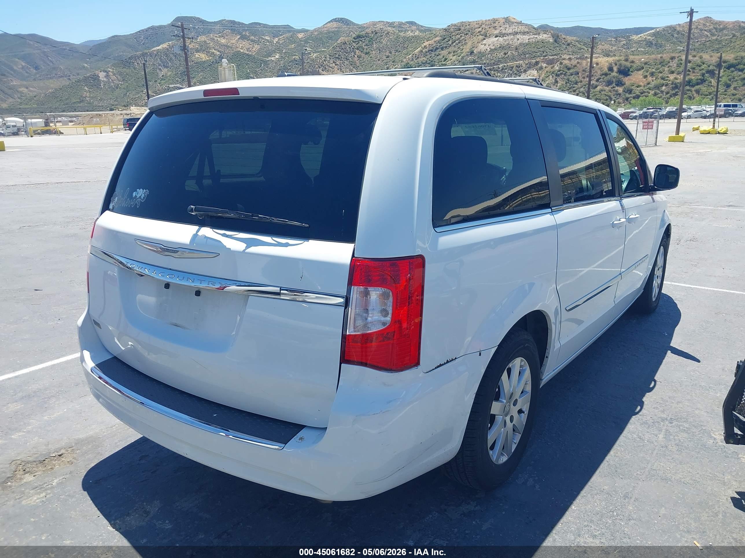 CHRYSLER TOWN image 4