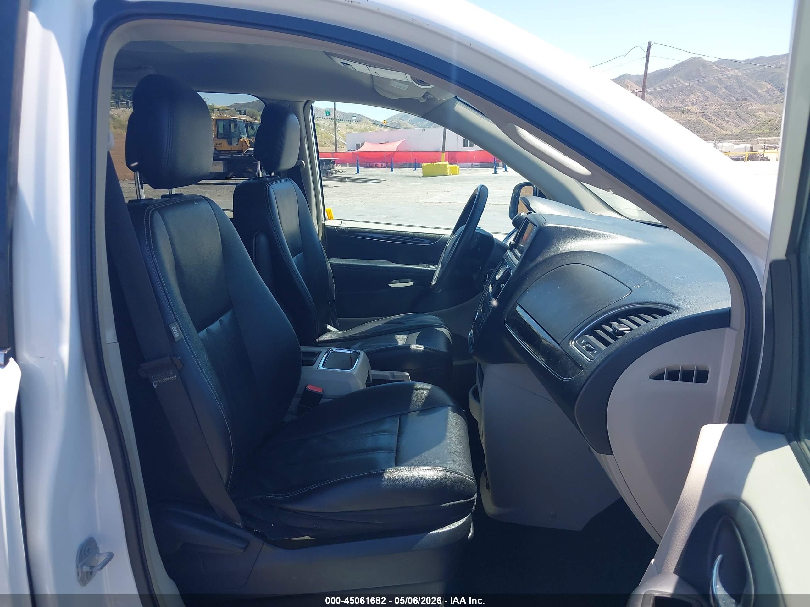 CHRYSLER TOWN image 5