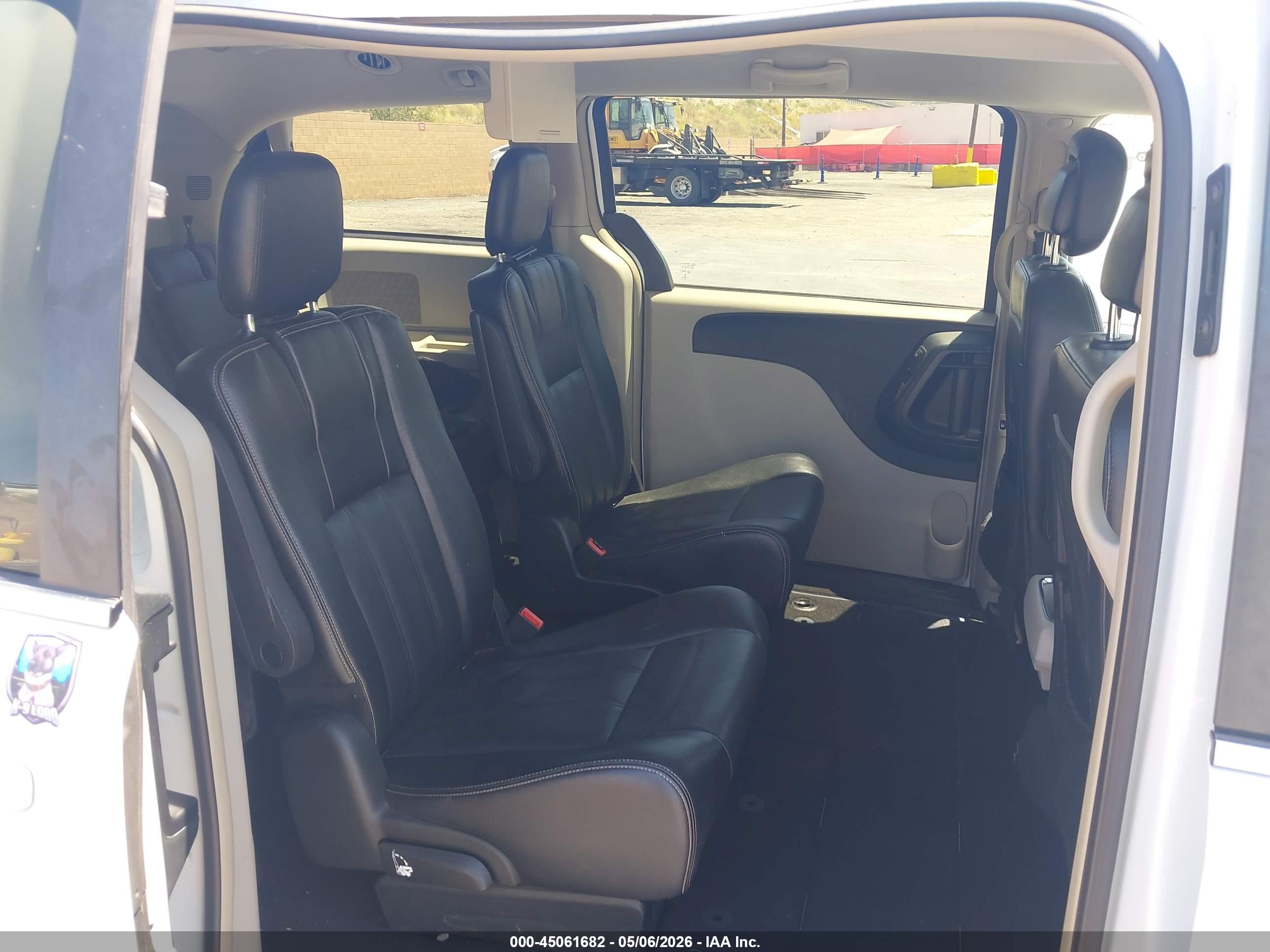 CHRYSLER TOWN image 8