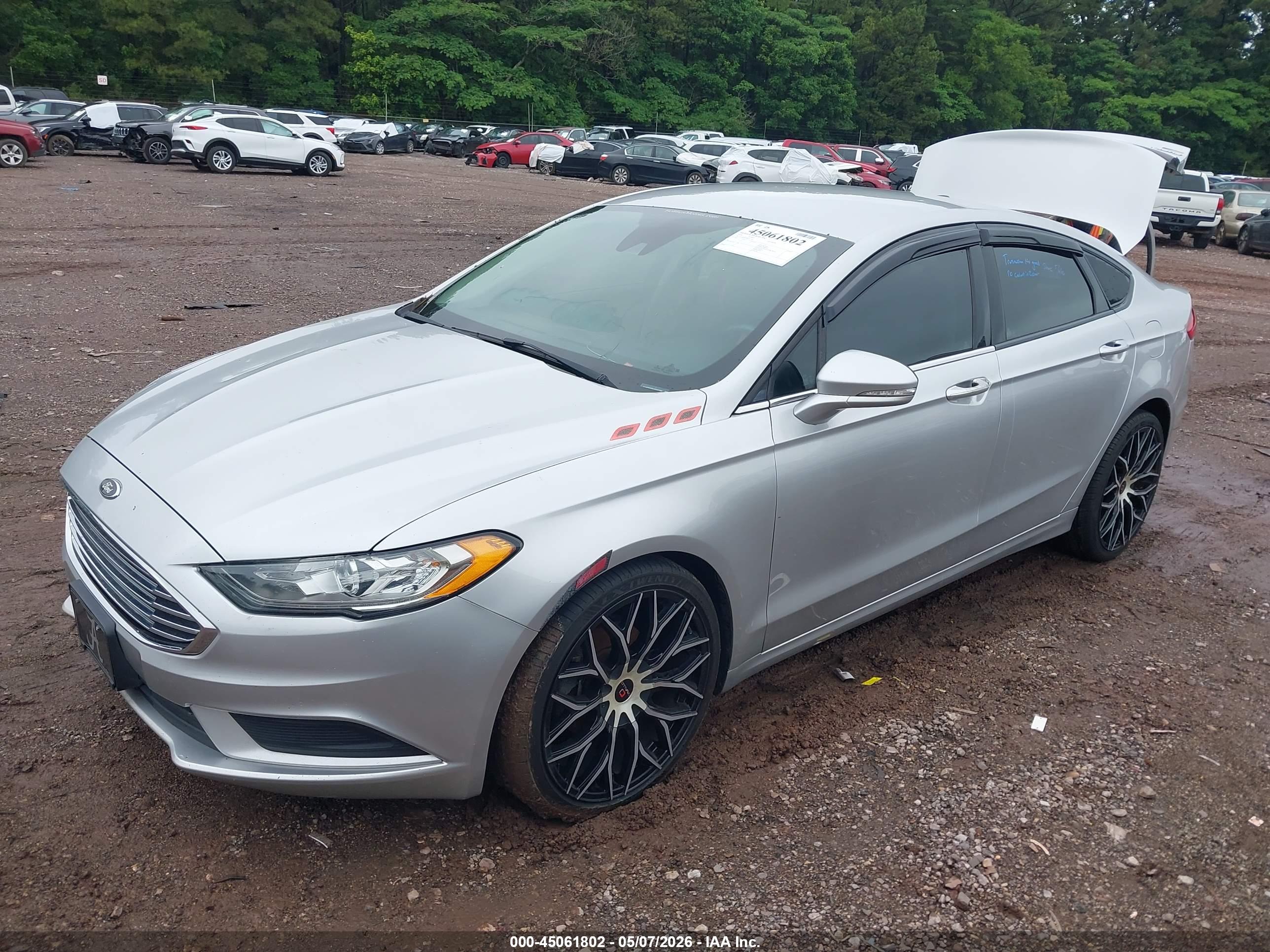 FORD FUSION image 2