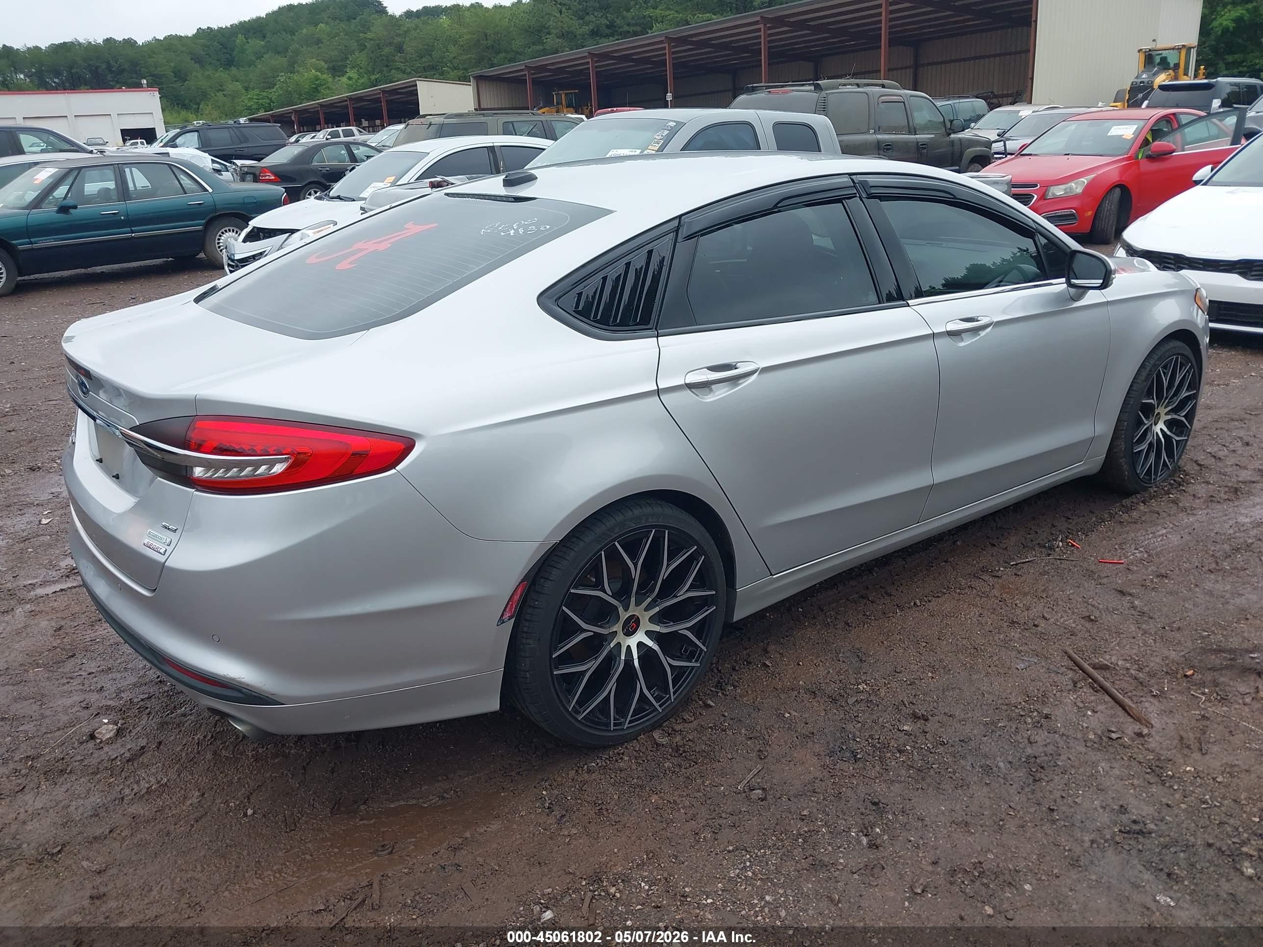 FORD FUSION image 4