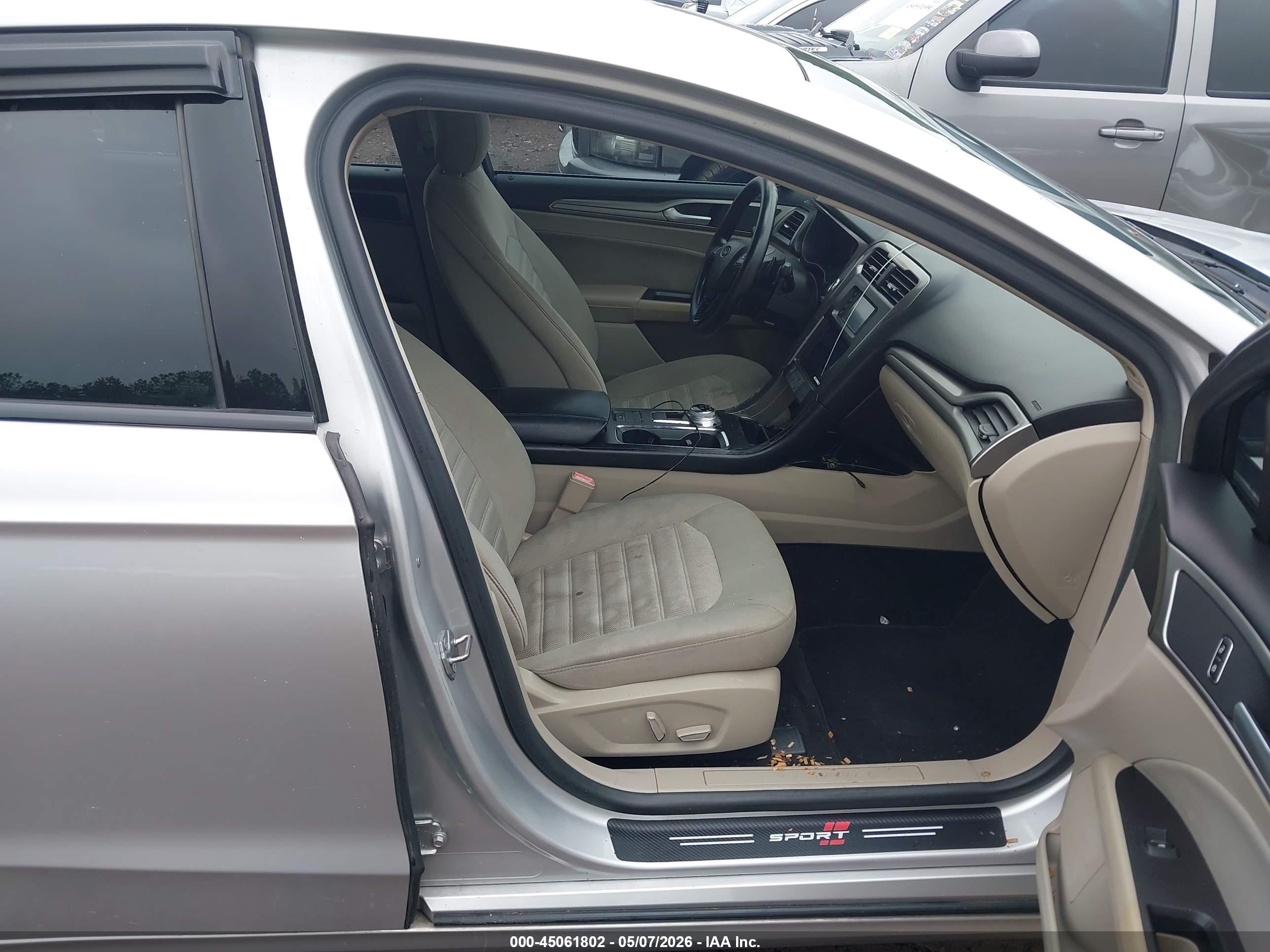 FORD FUSION image 5