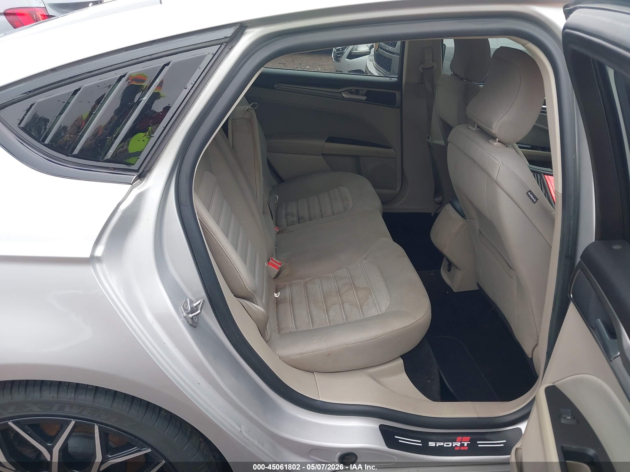 FORD FUSION image 8