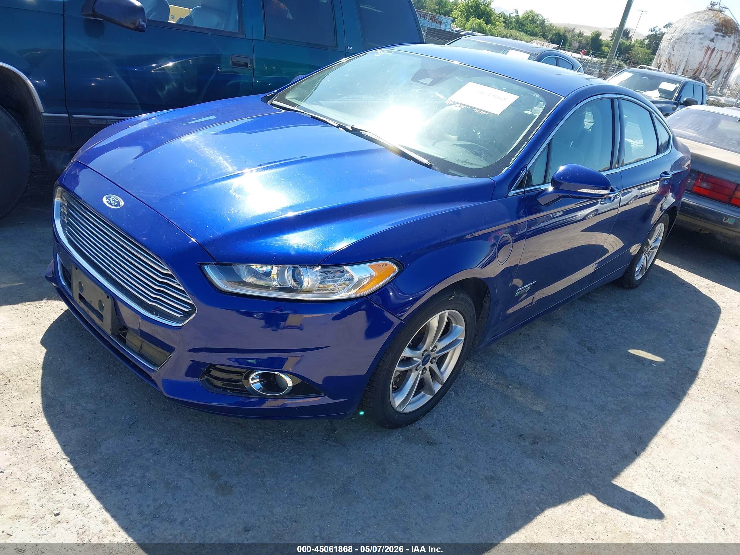 FORD FUSION image 2