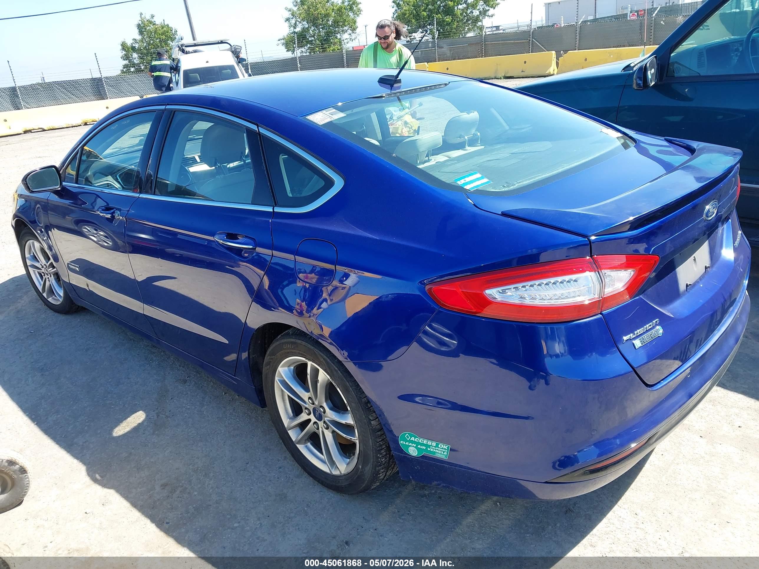 FORD FUSION image 3