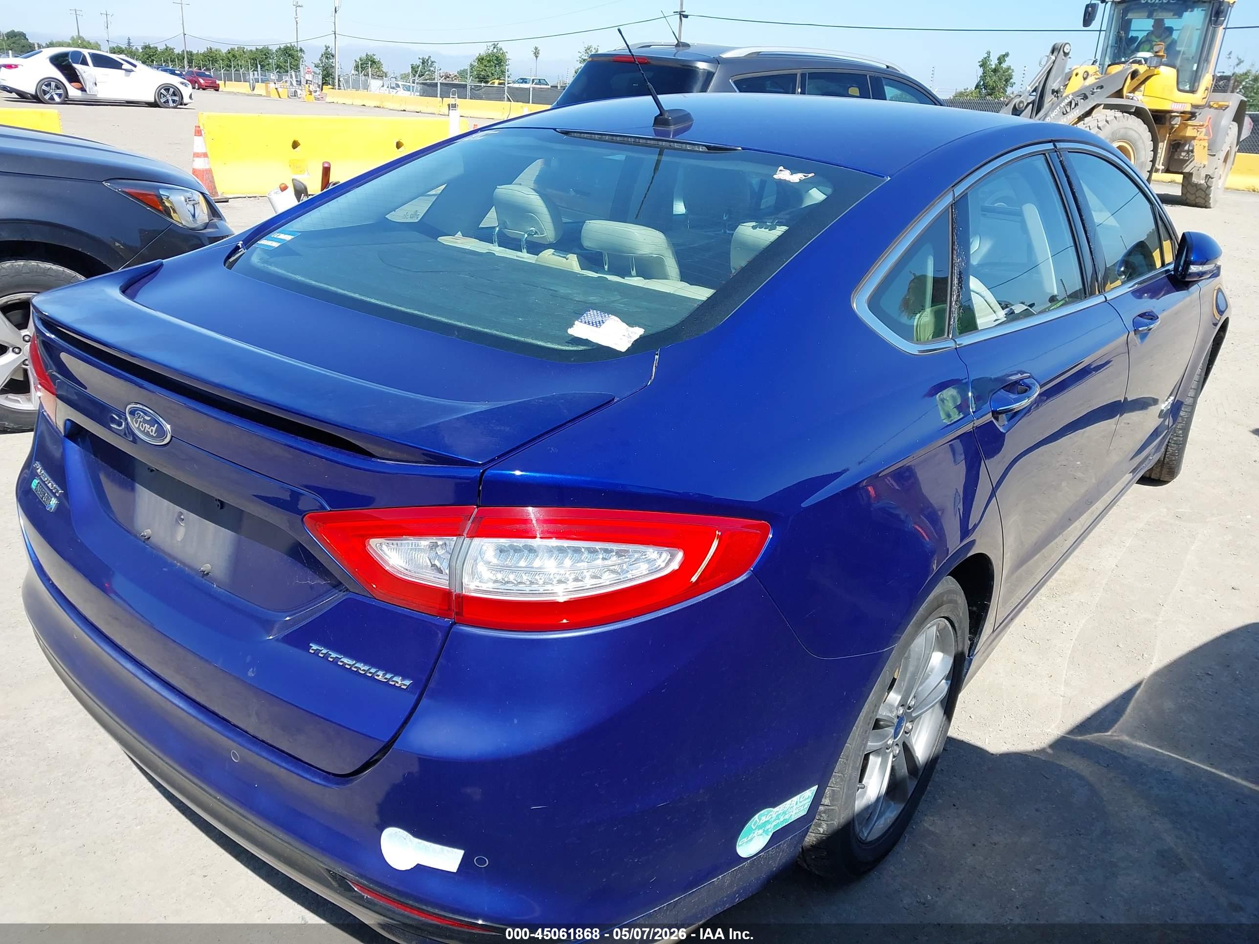FORD FUSION image 4