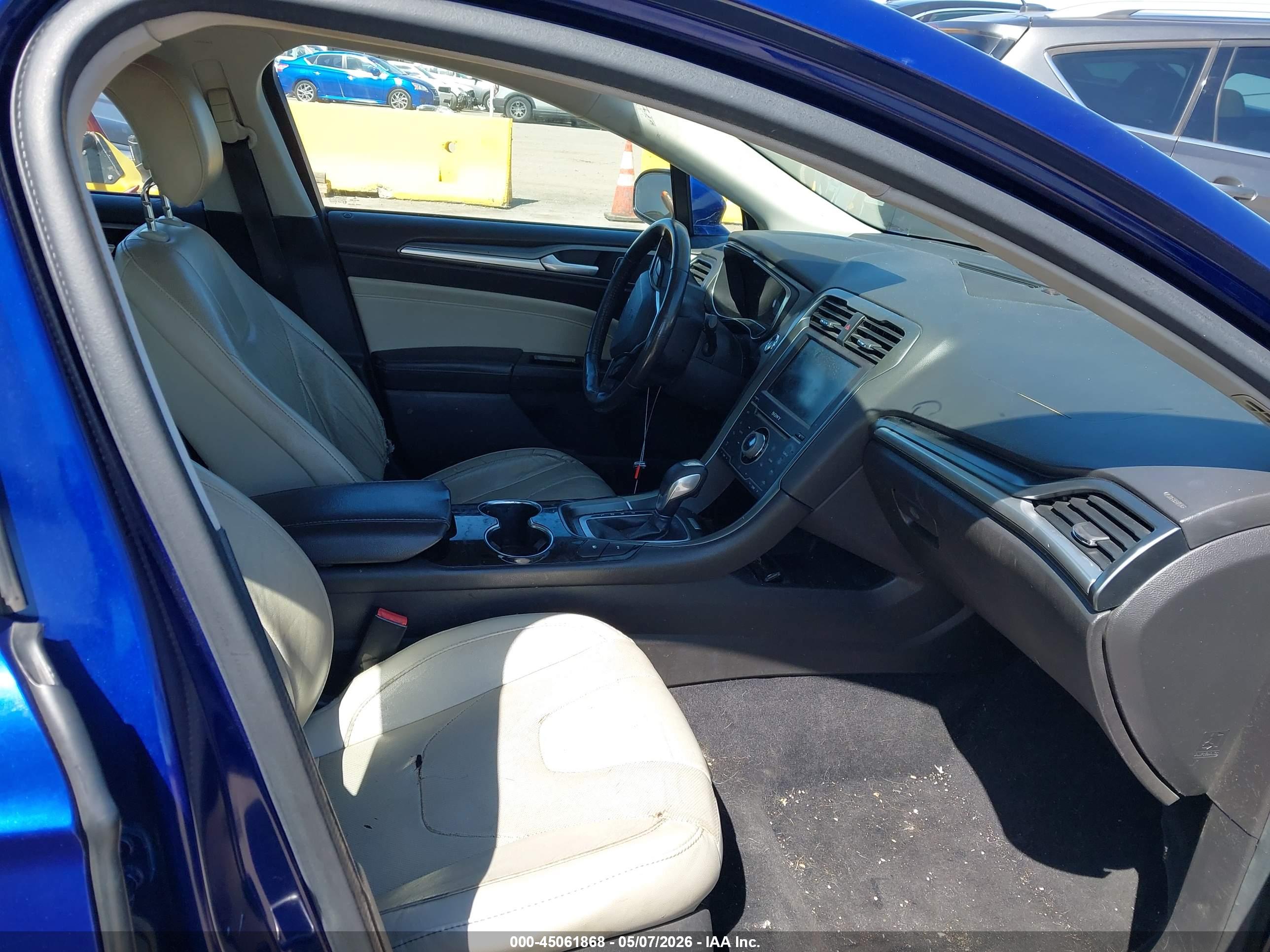 FORD FUSION image 5
