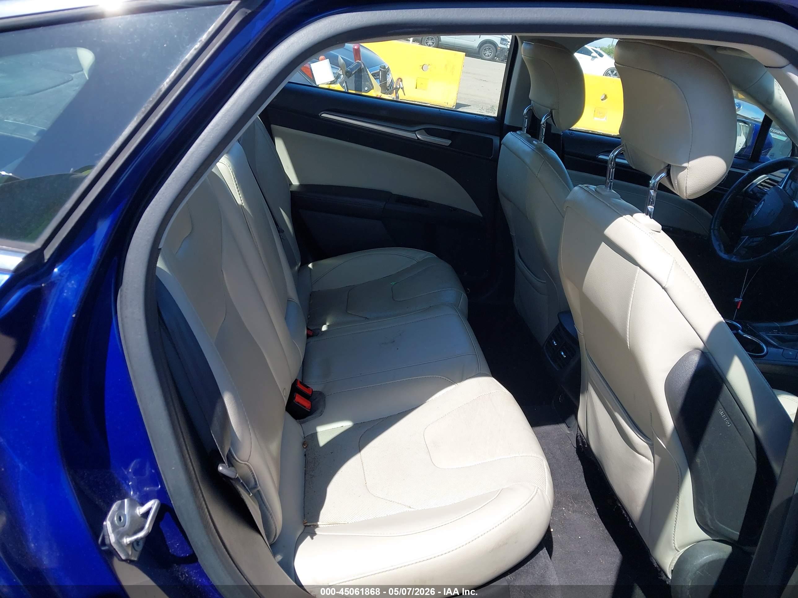 FORD FUSION image 8