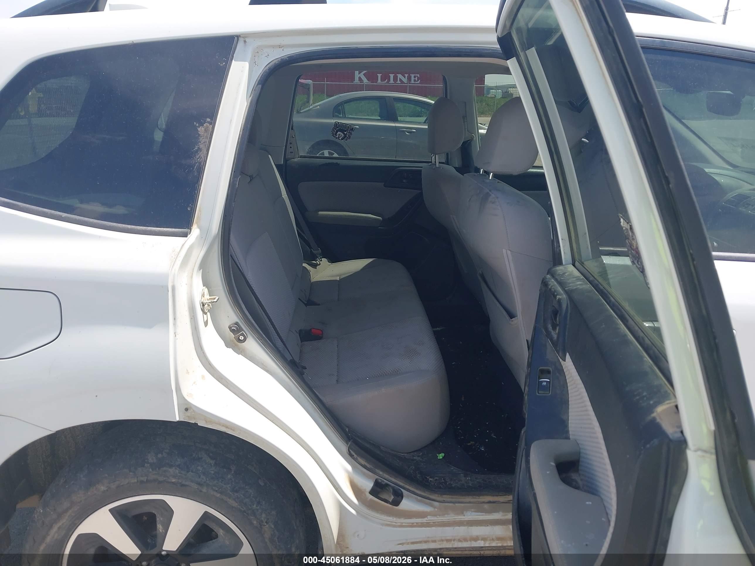 SUBARU FORESTER image 8