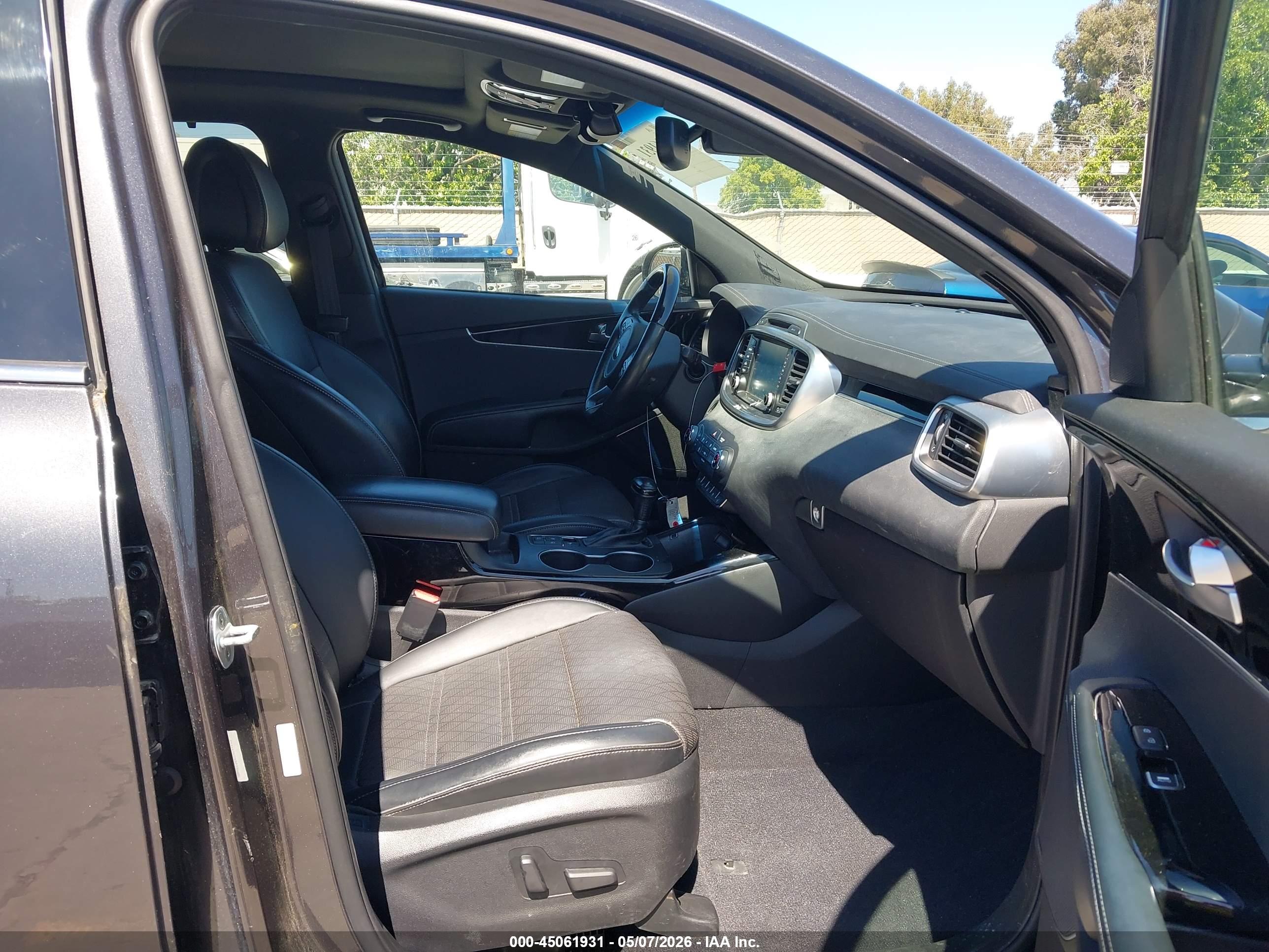 KIA SORENTO image 5