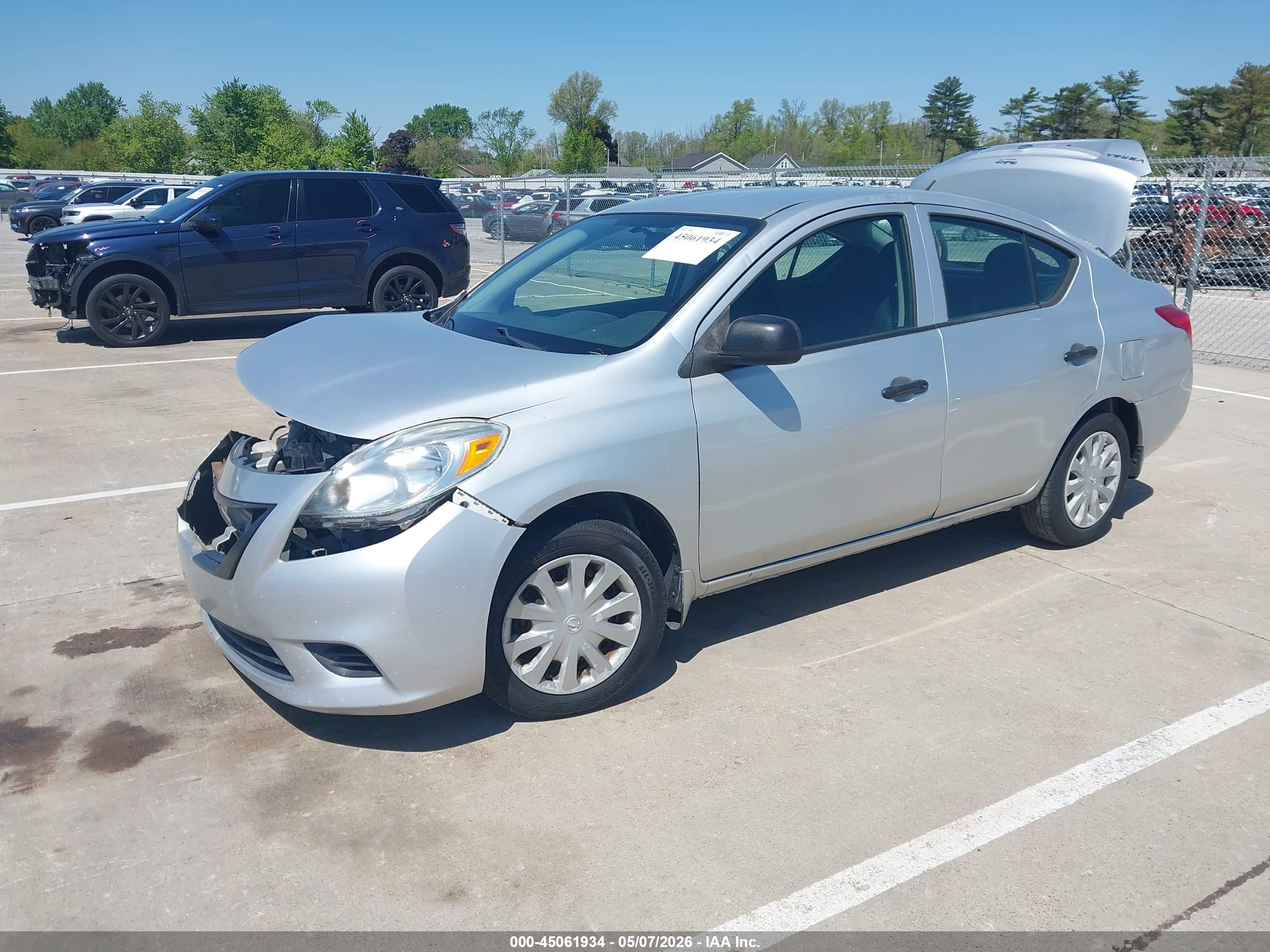 NISSAN VERSA image 2