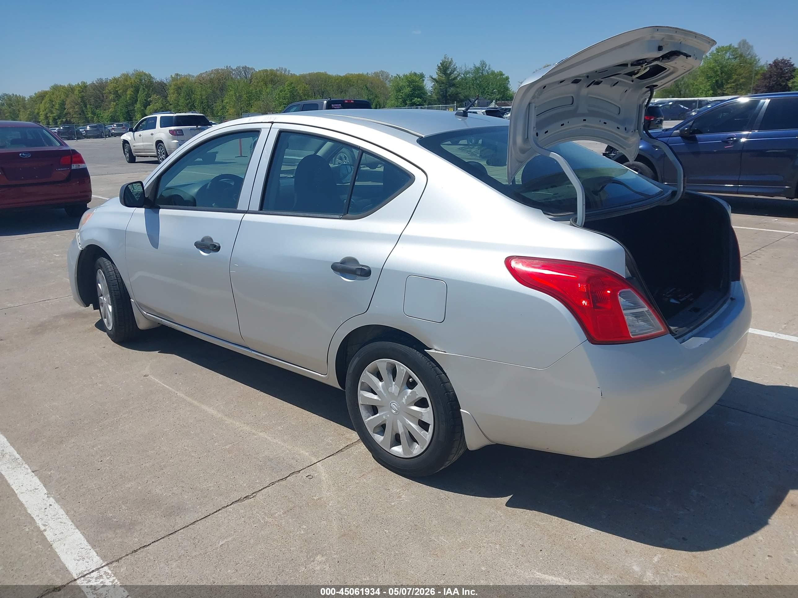 NISSAN VERSA image 3