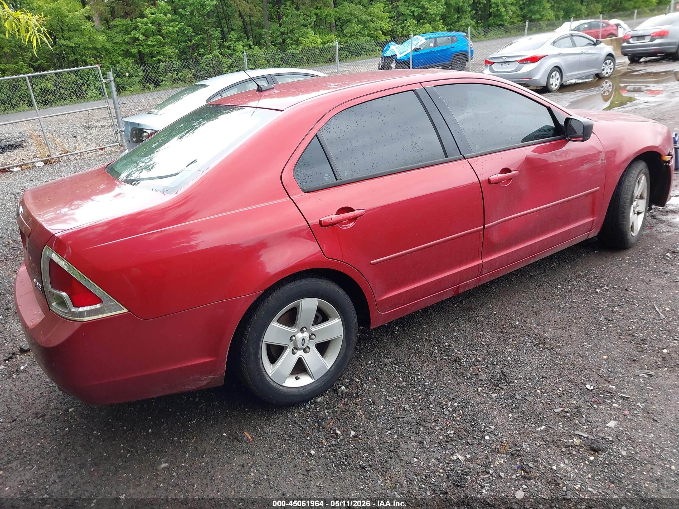 FORD FUSION image 4
