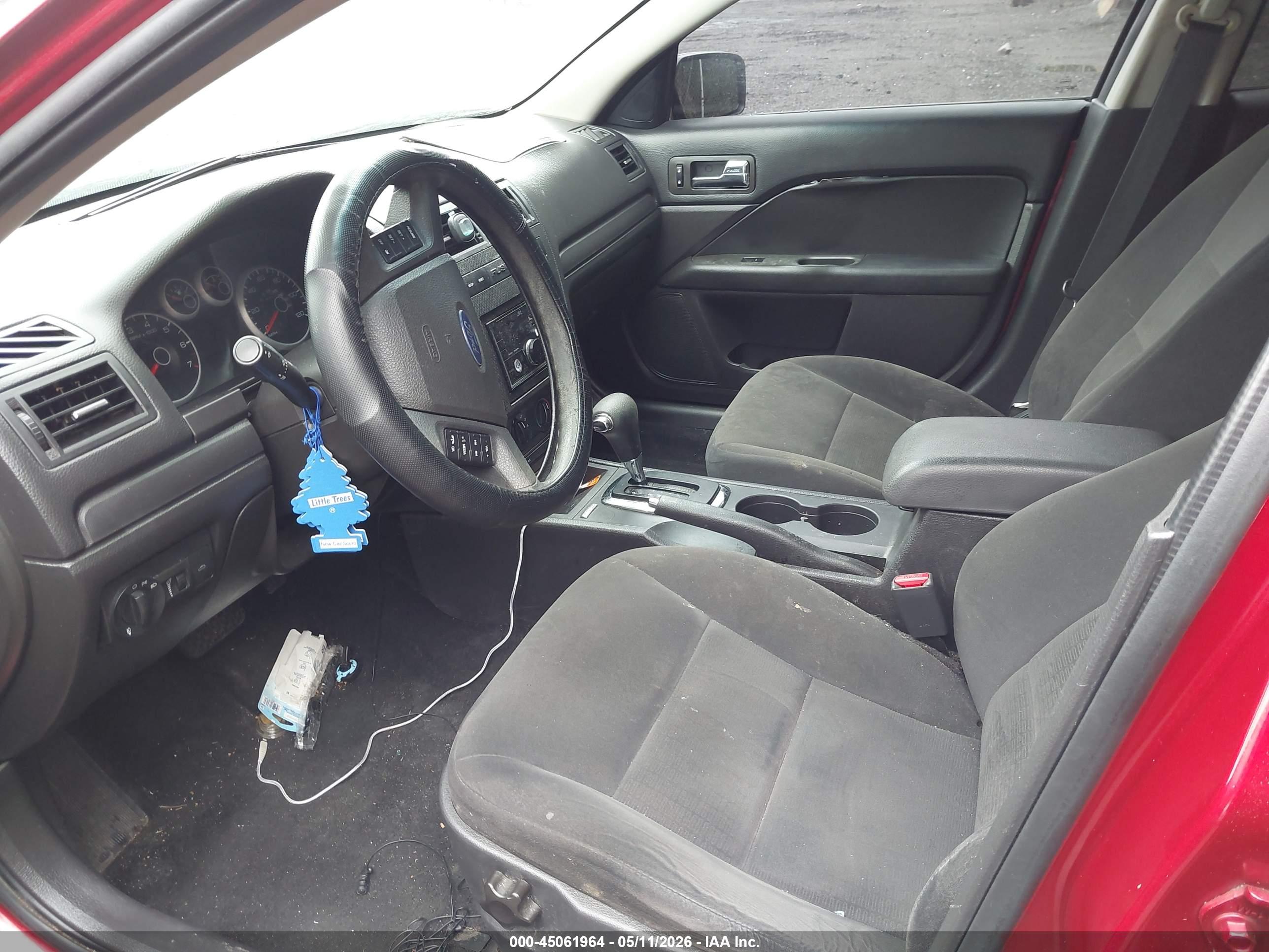 FORD FUSION image 5