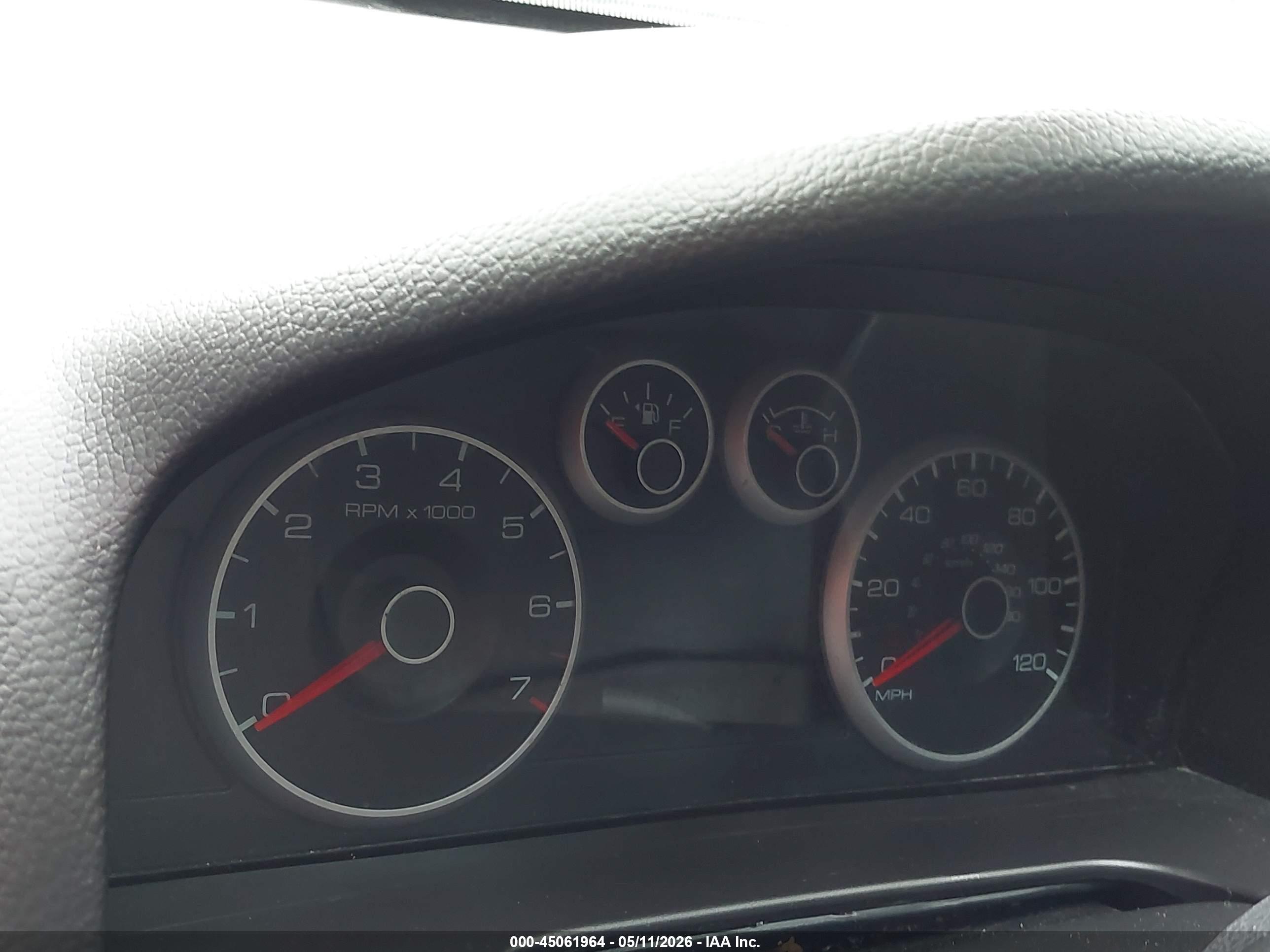 FORD FUSION image 7