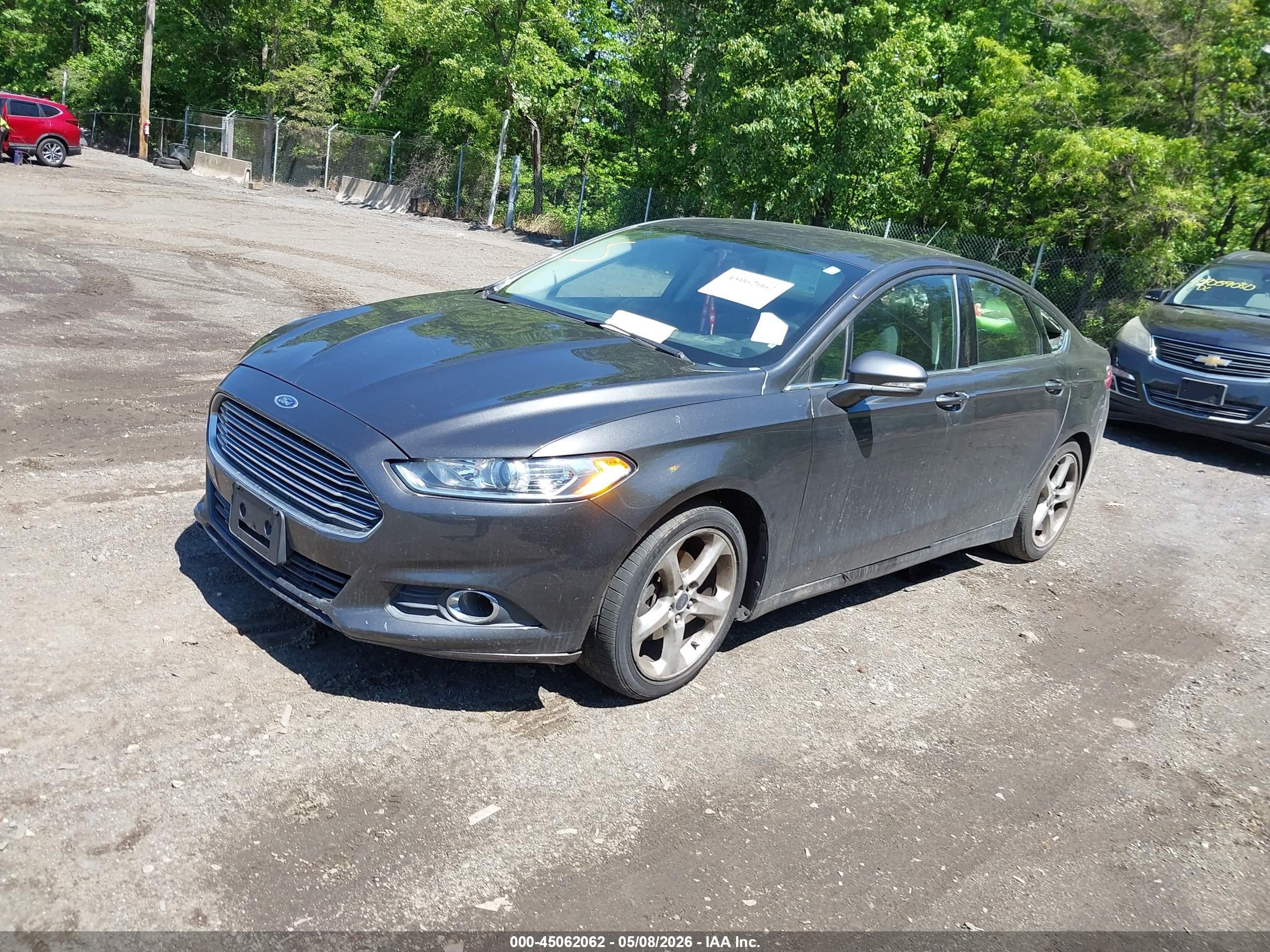 FORD FUSION image 2