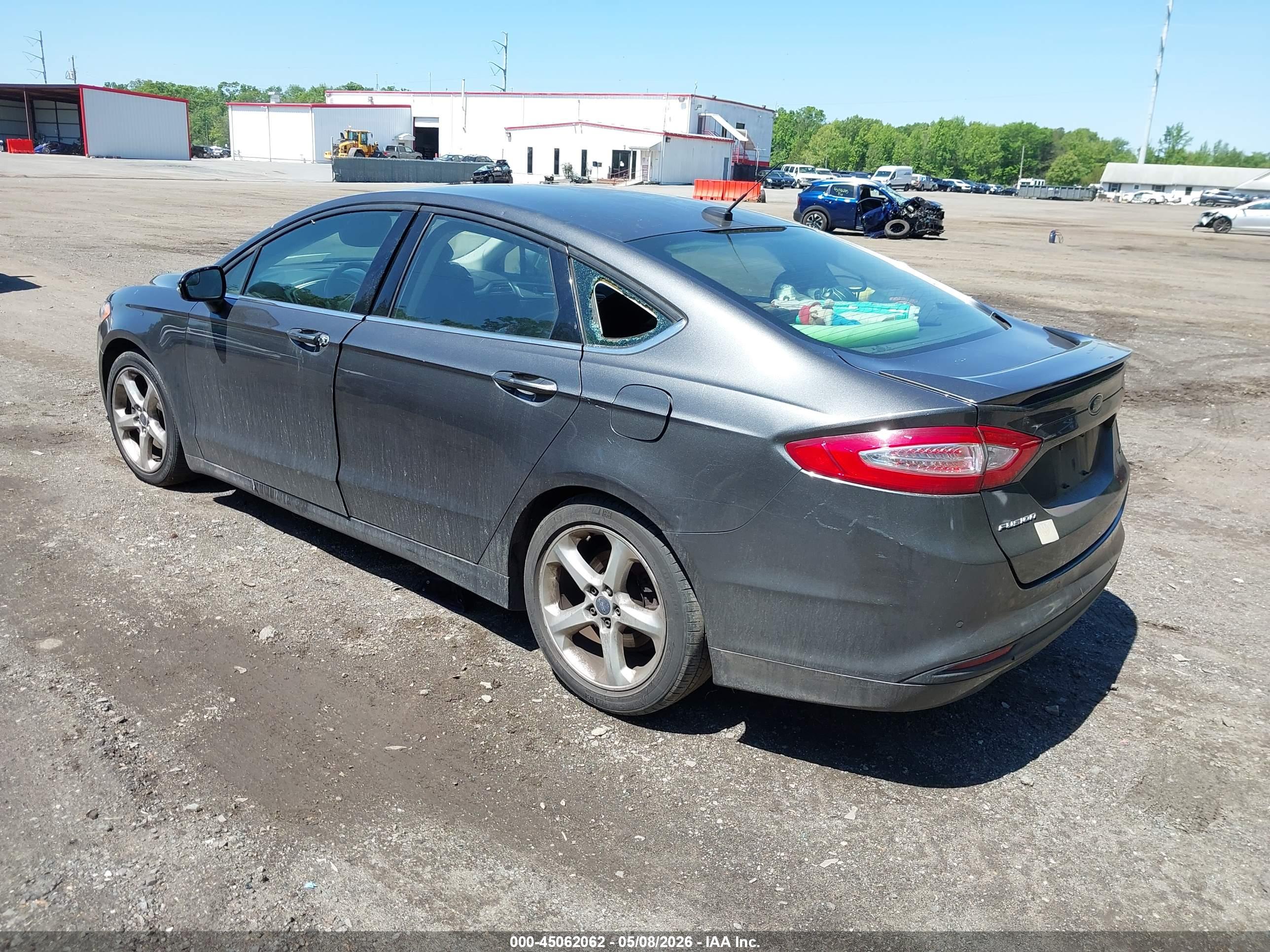 FORD FUSION image 3
