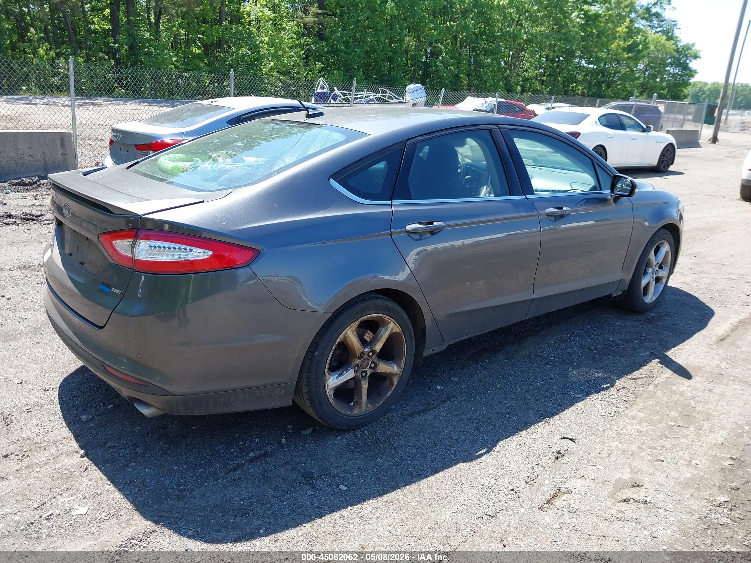FORD FUSION image 4