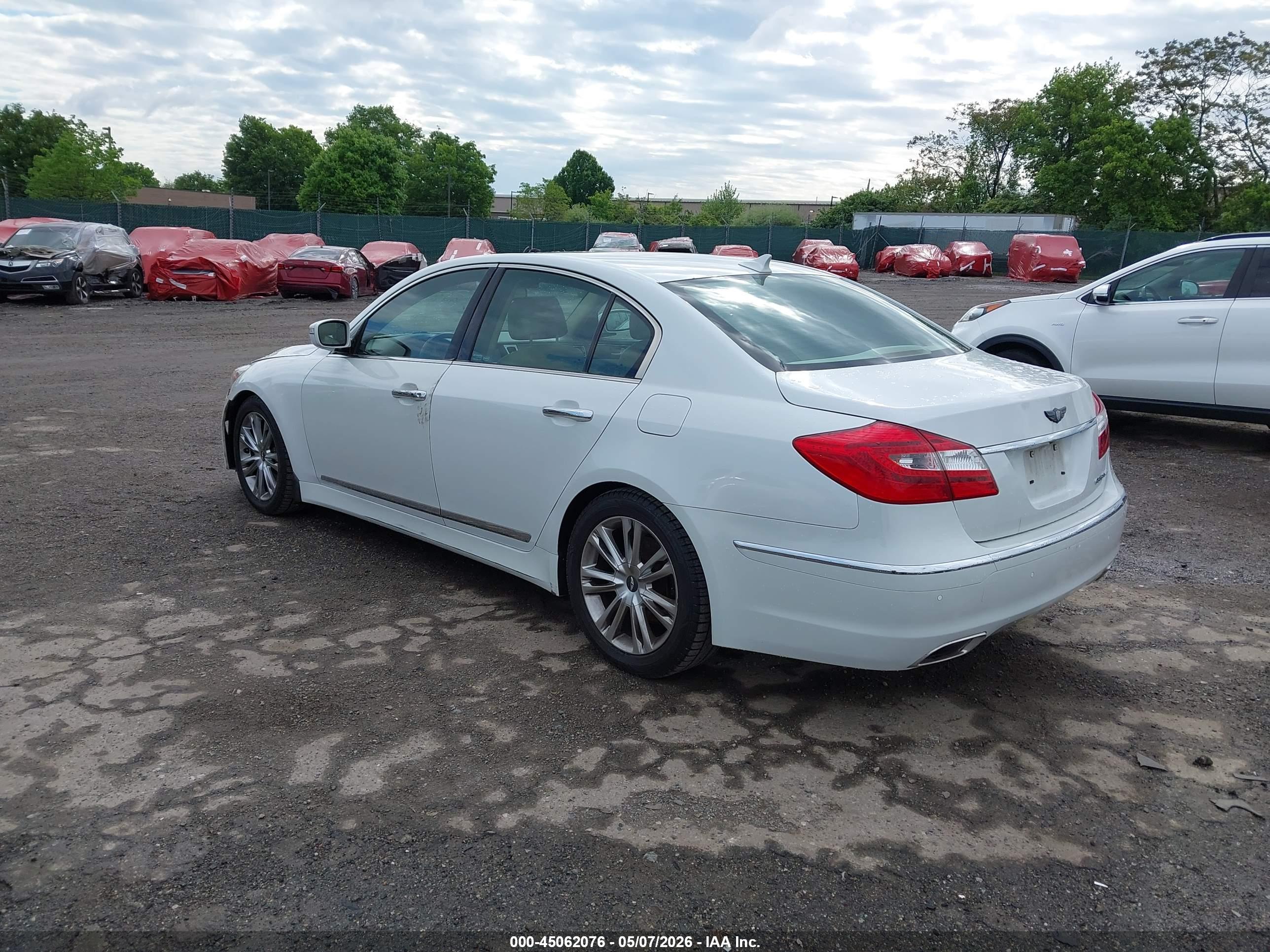 HYUNDAI GENESIS image 3