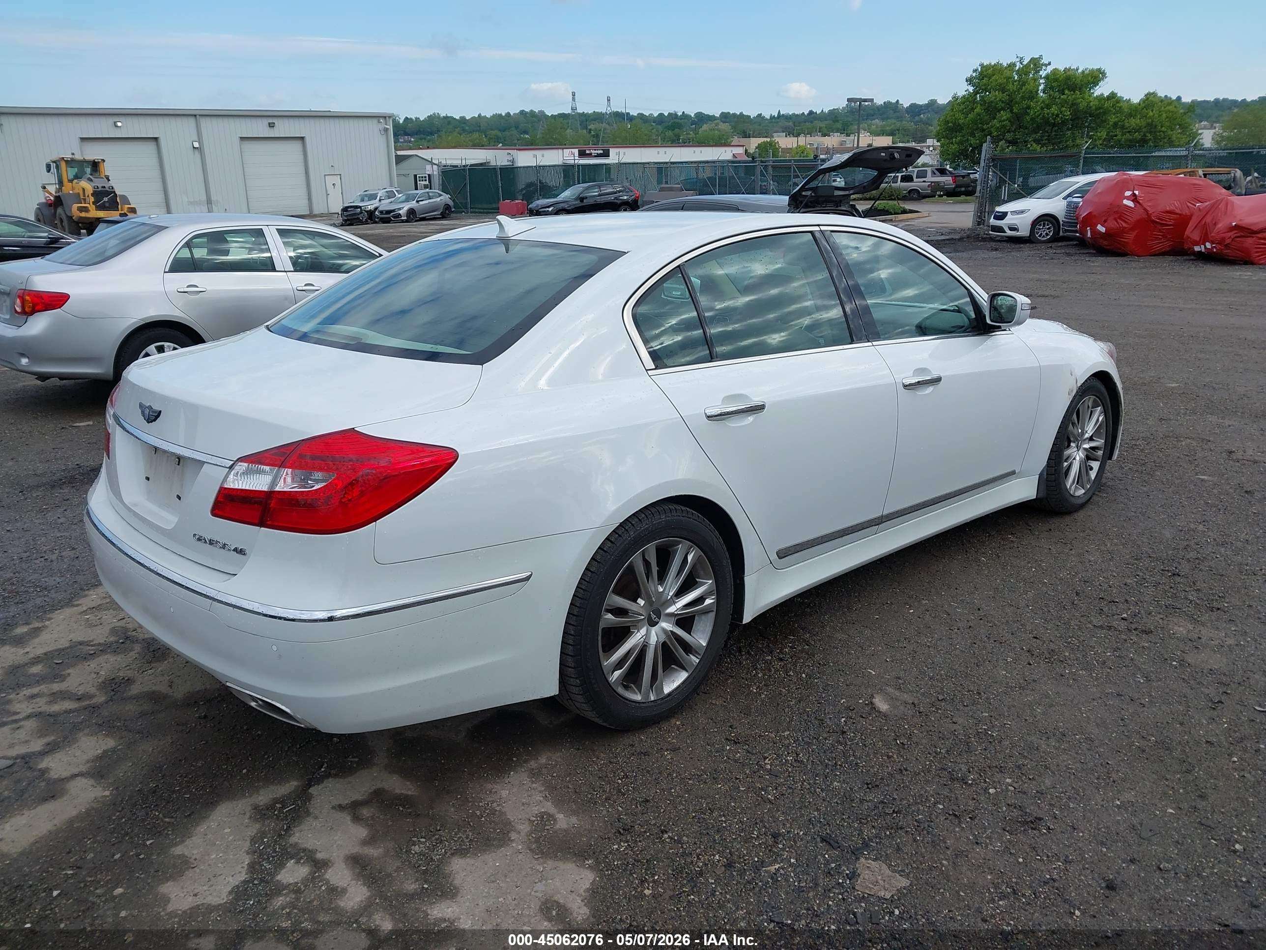 HYUNDAI GENESIS image 4