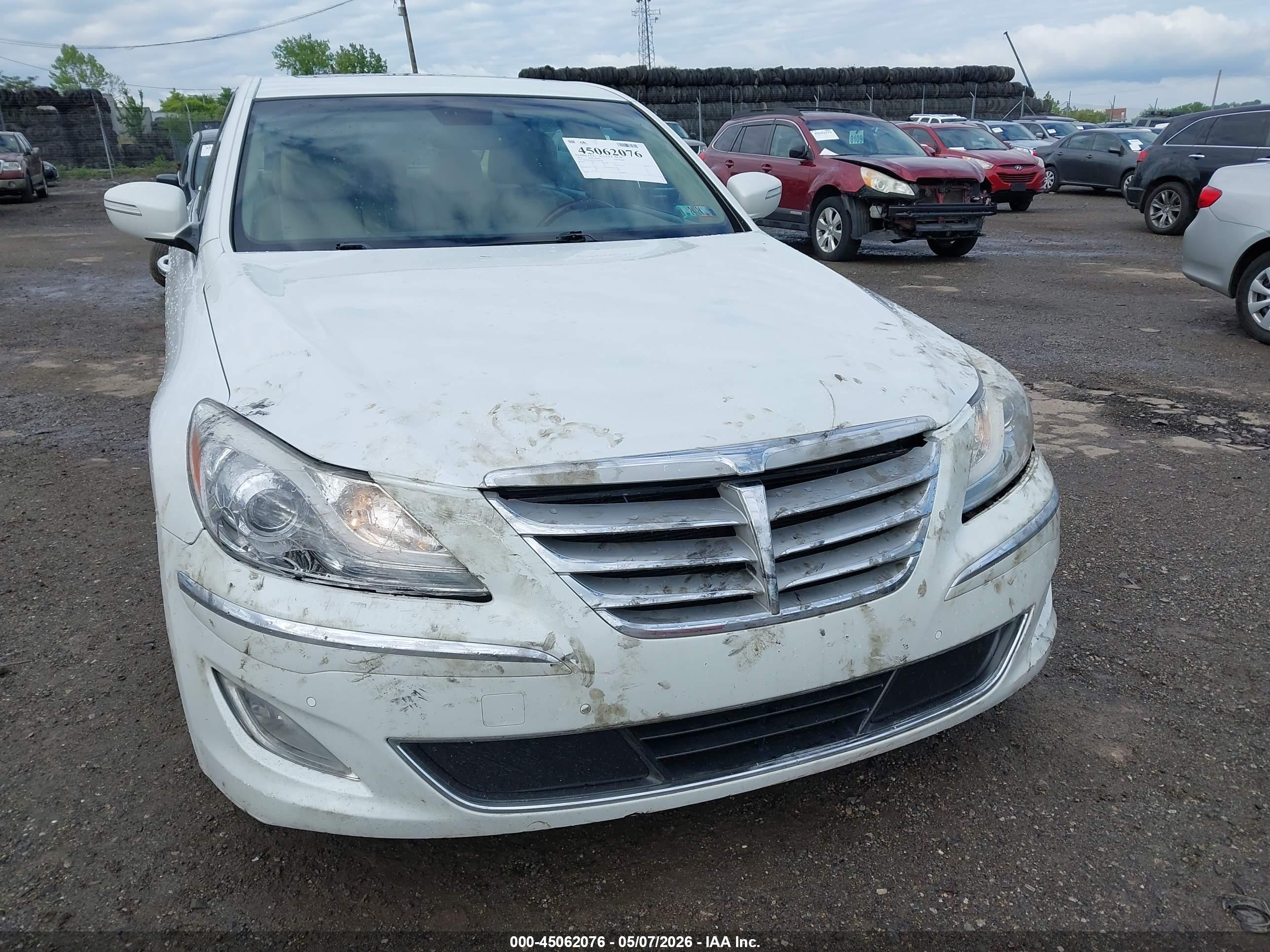 HYUNDAI GENESIS image 6