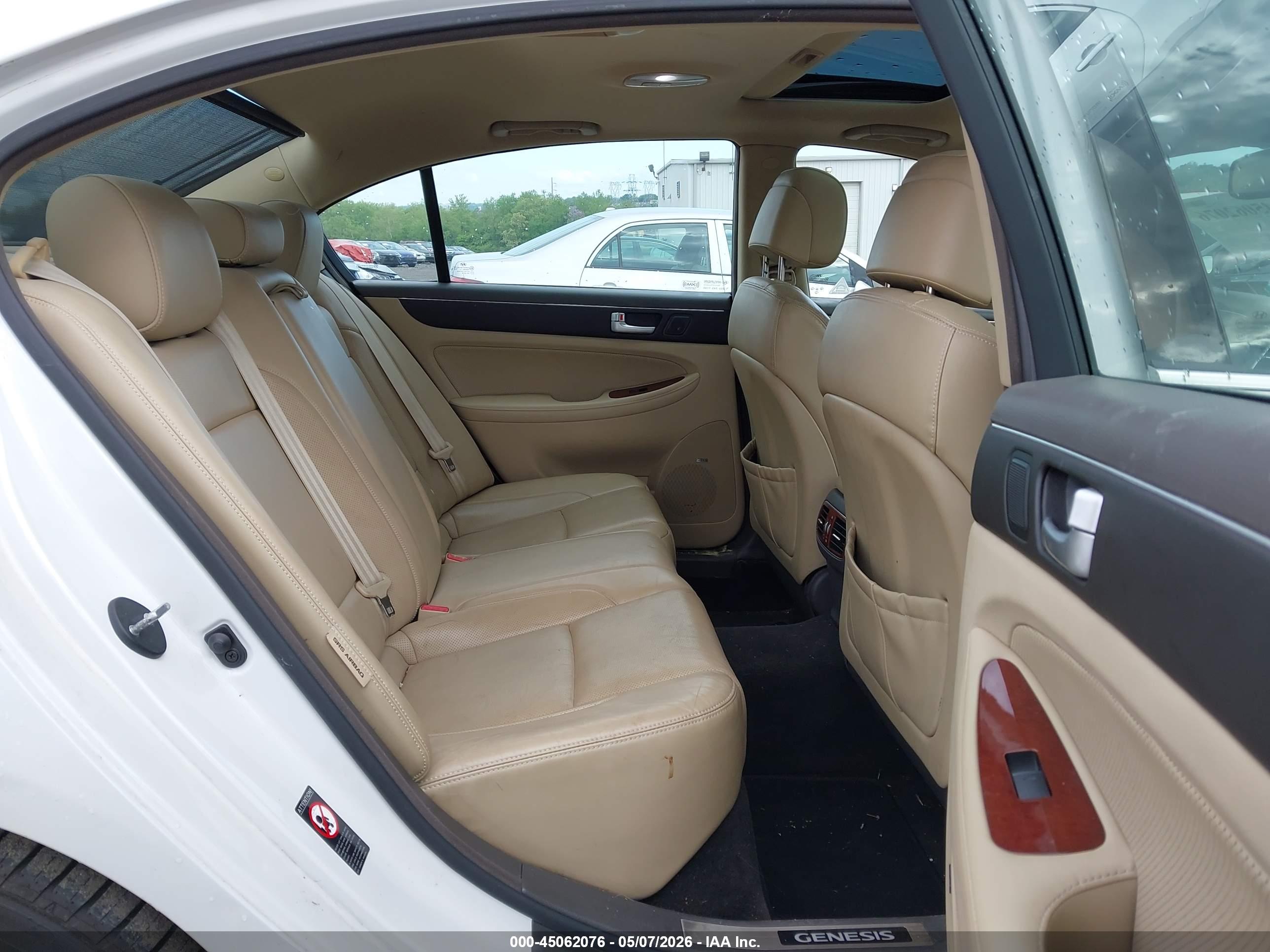 HYUNDAI GENESIS image 8