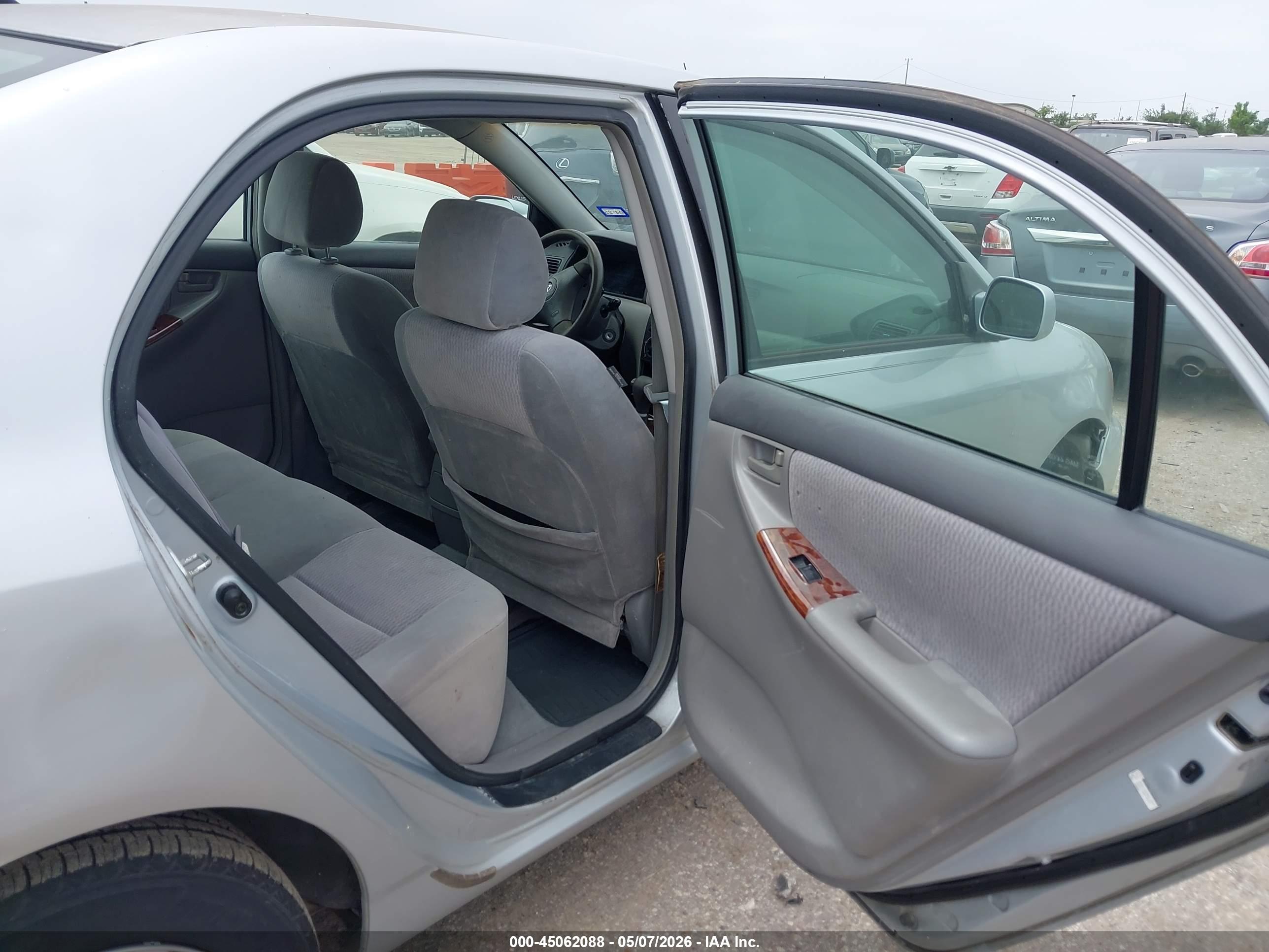 TOYOTA COROLLA image 8