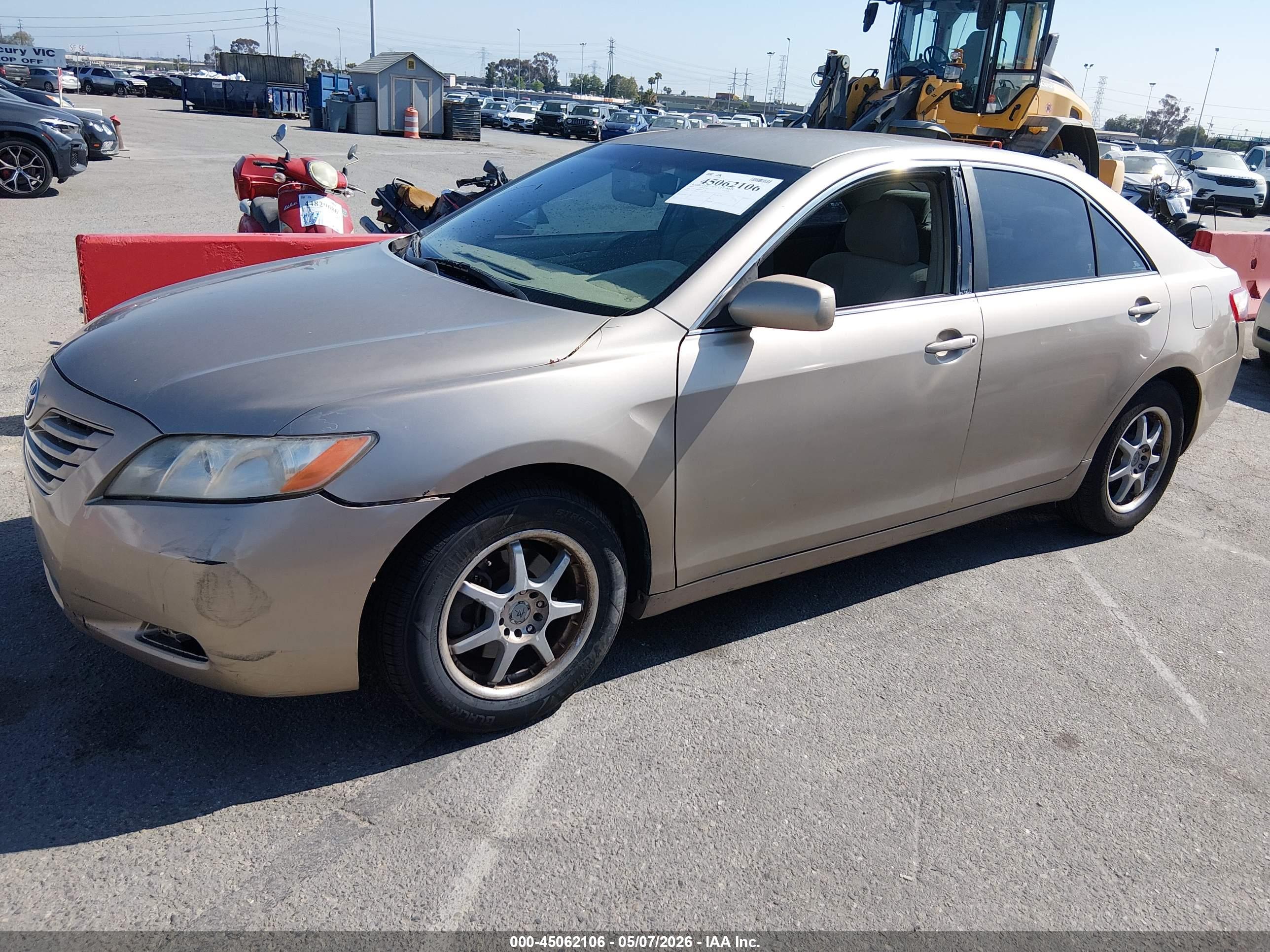 TOYOTA CAMRY image 2