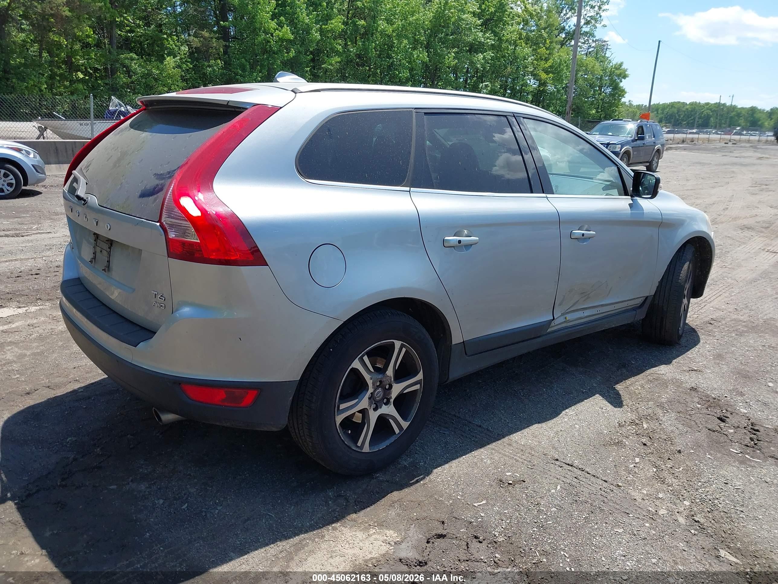 VOLVO XC60 image 4