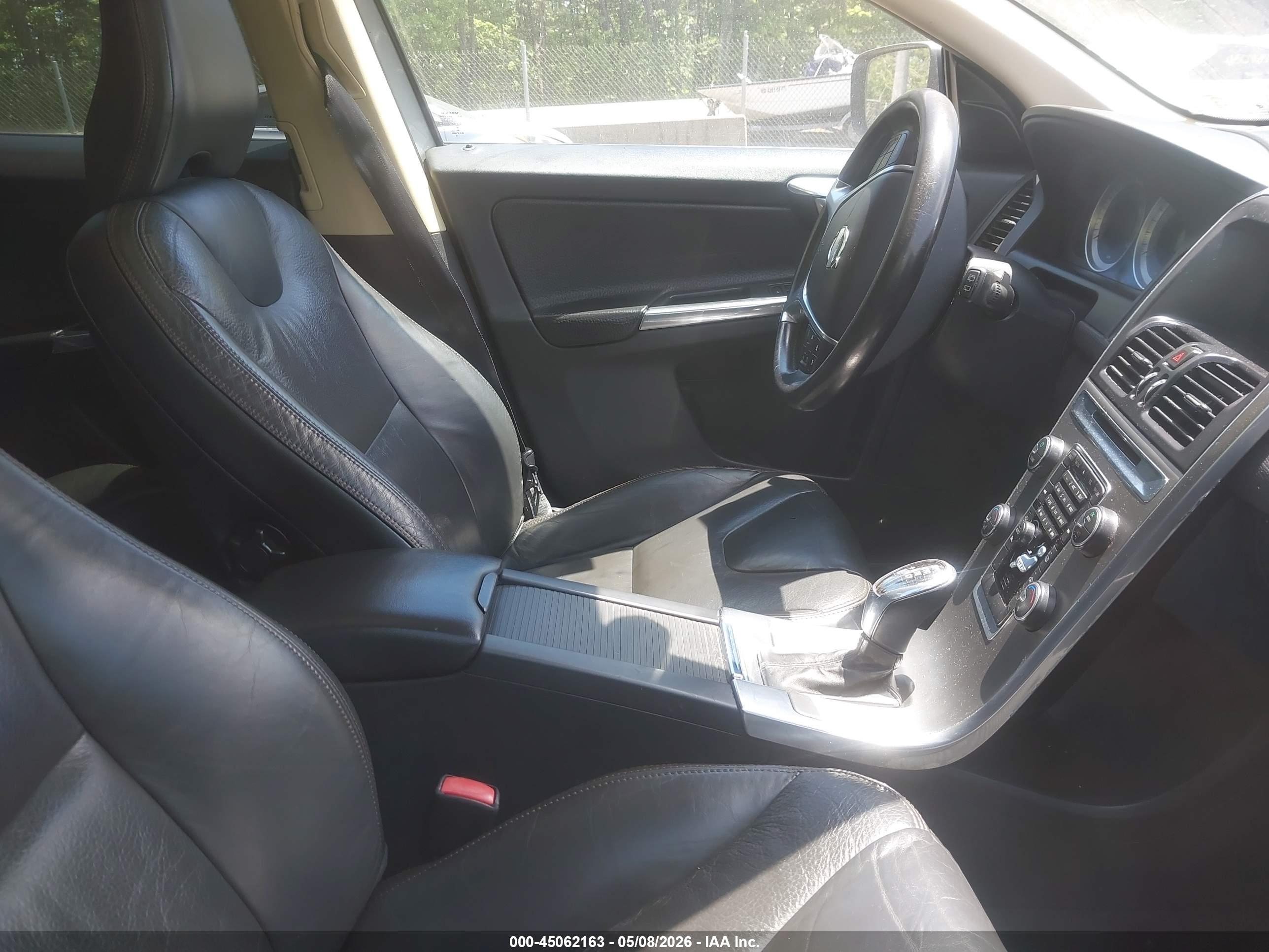 VOLVO XC60 image 5