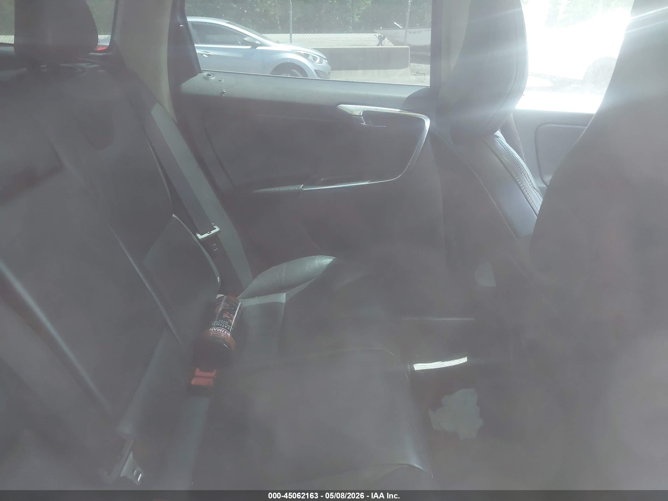 VOLVO XC60 image 8