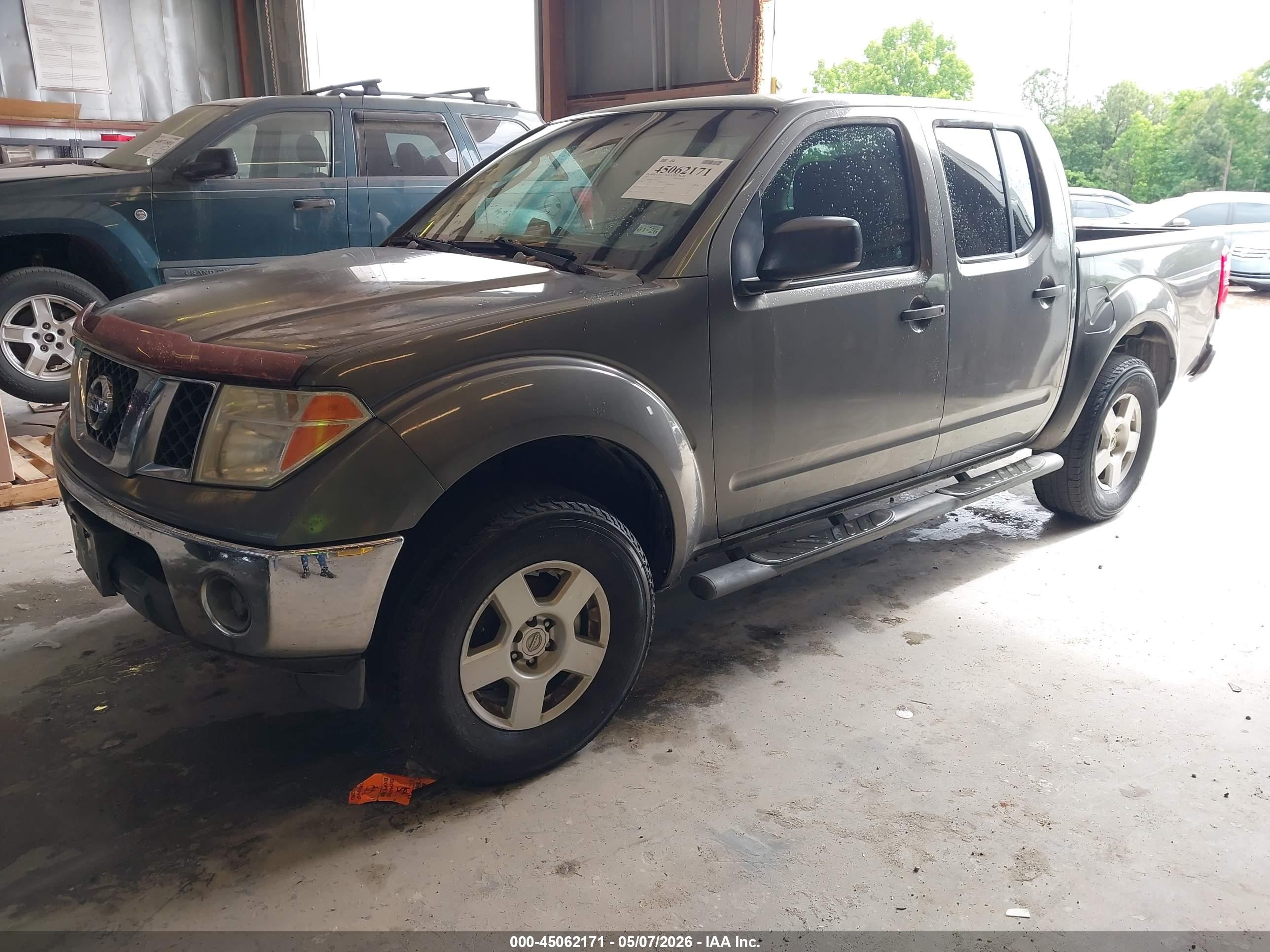 NISSAN FRONTIER image 2