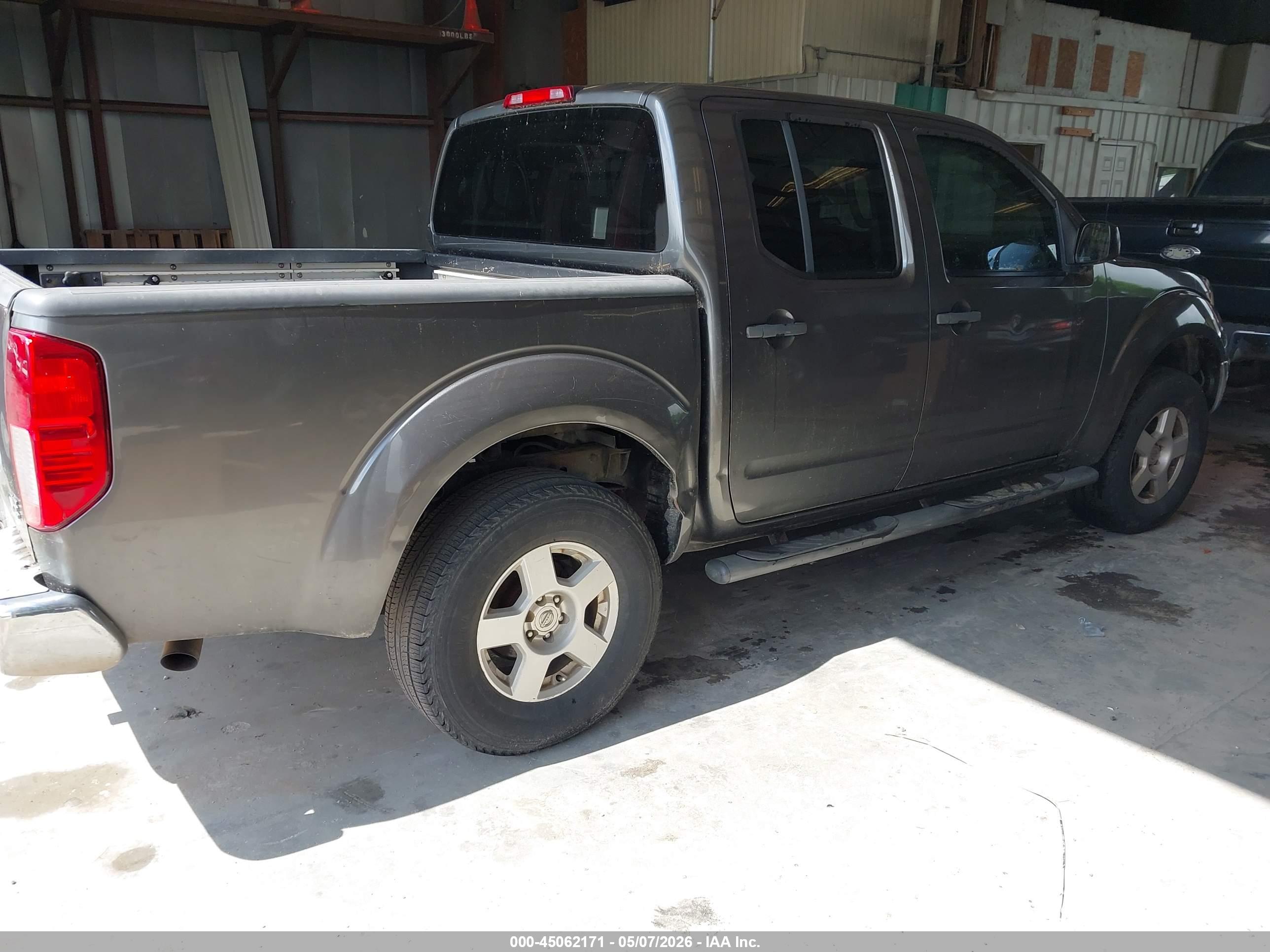 NISSAN FRONTIER image 4
