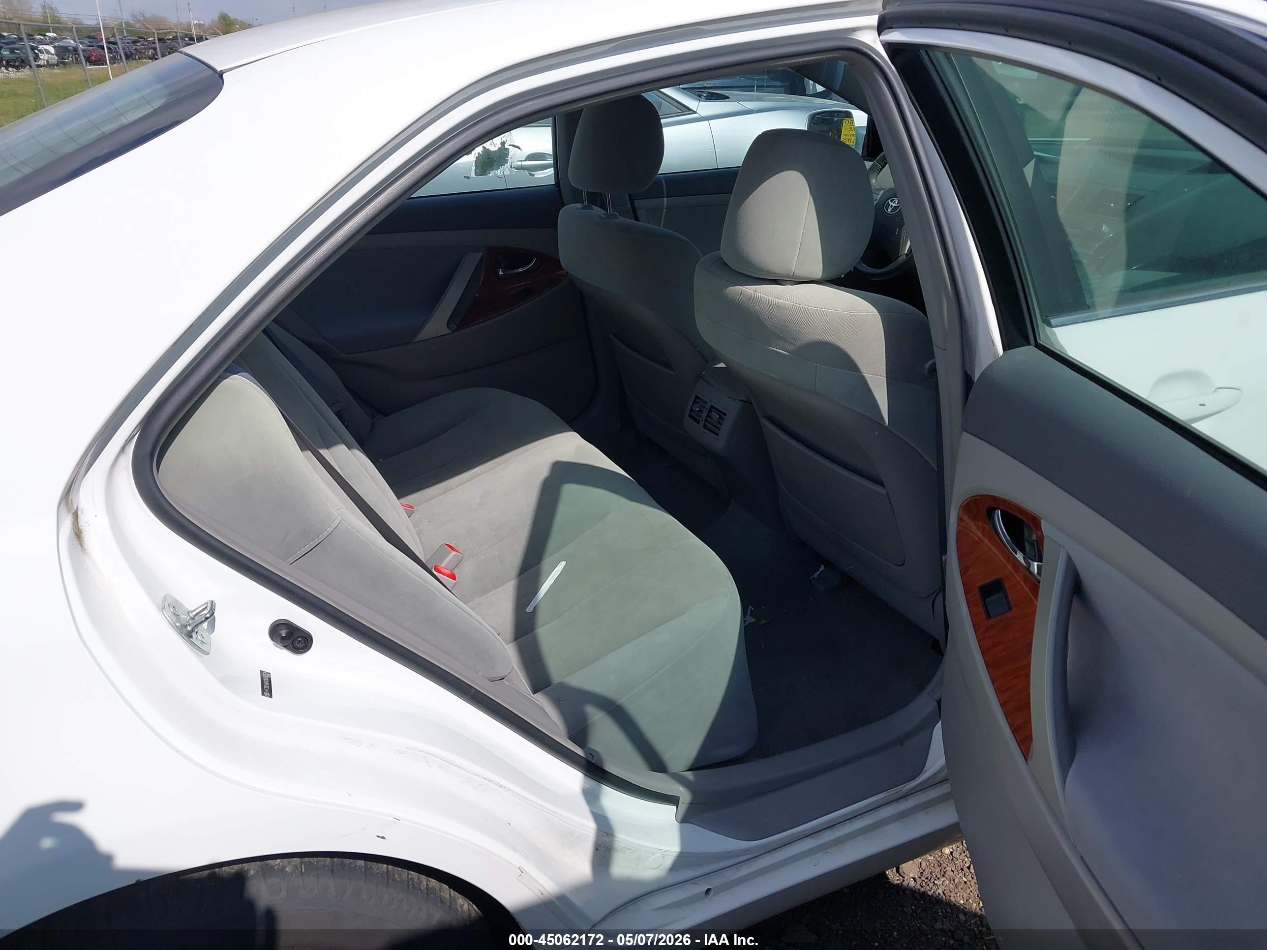 TOYOTA CAMRY image 8