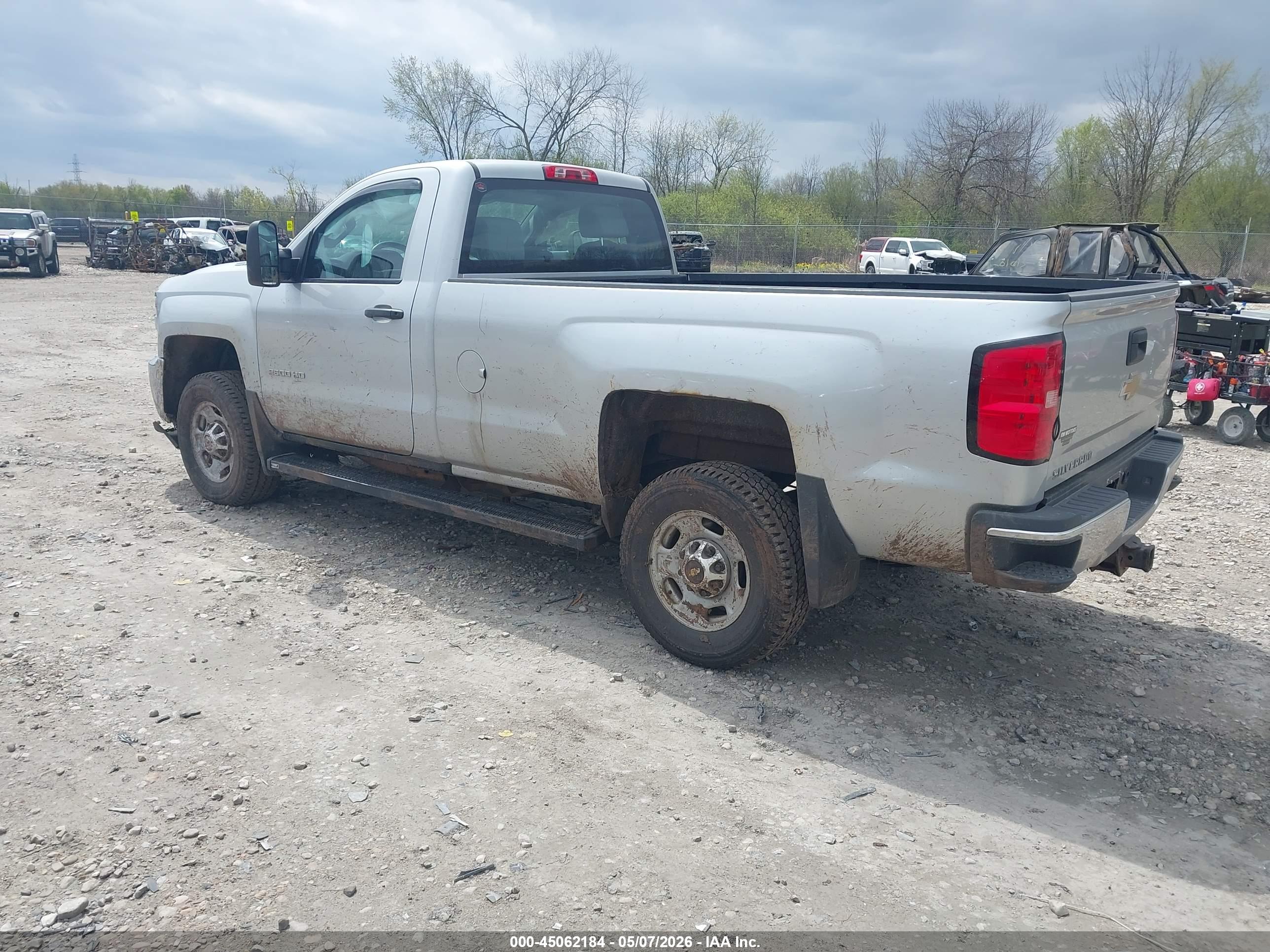 CHEVROLET SILVERADO image 3