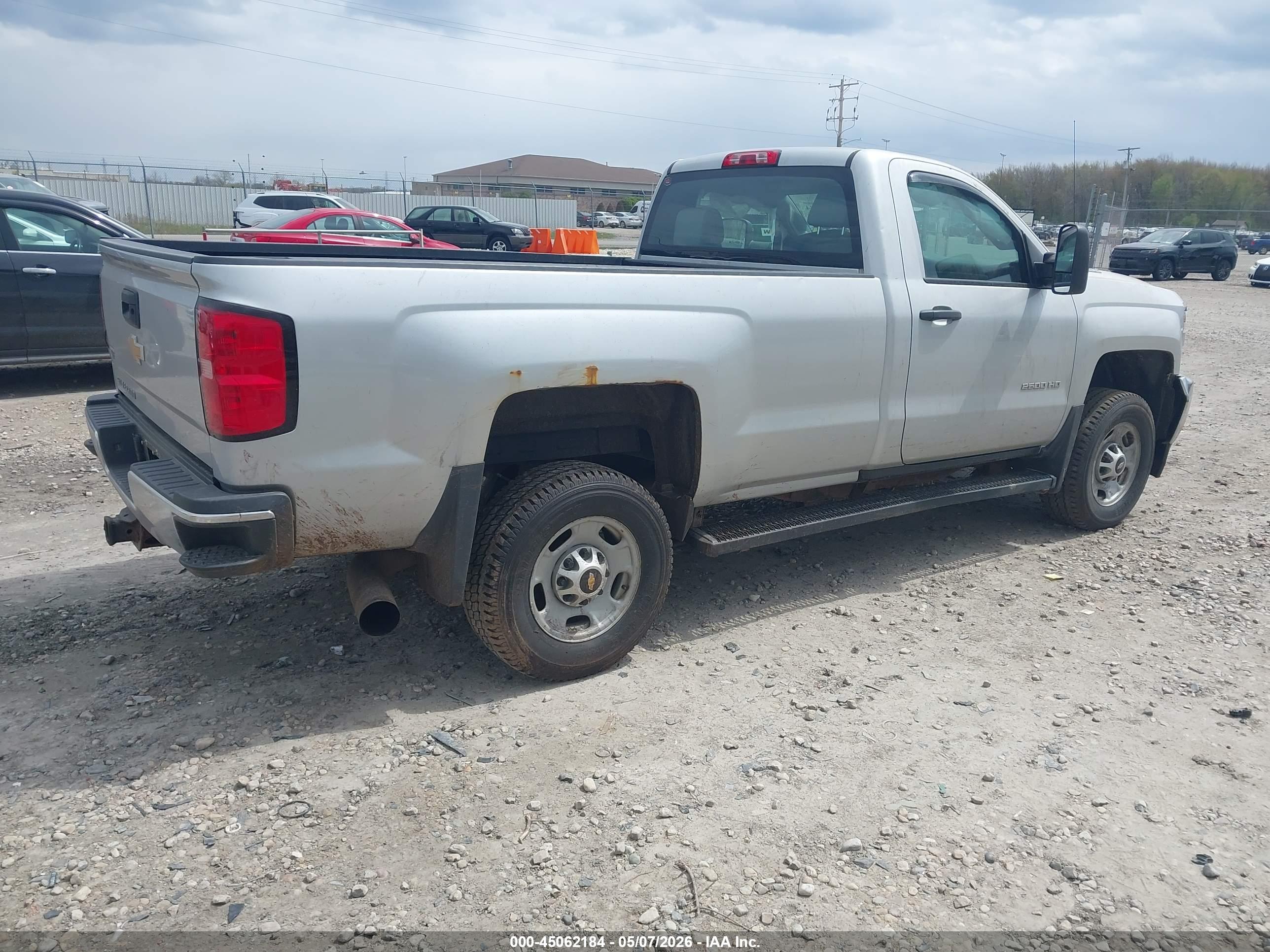 CHEVROLET SILVERADO image 4