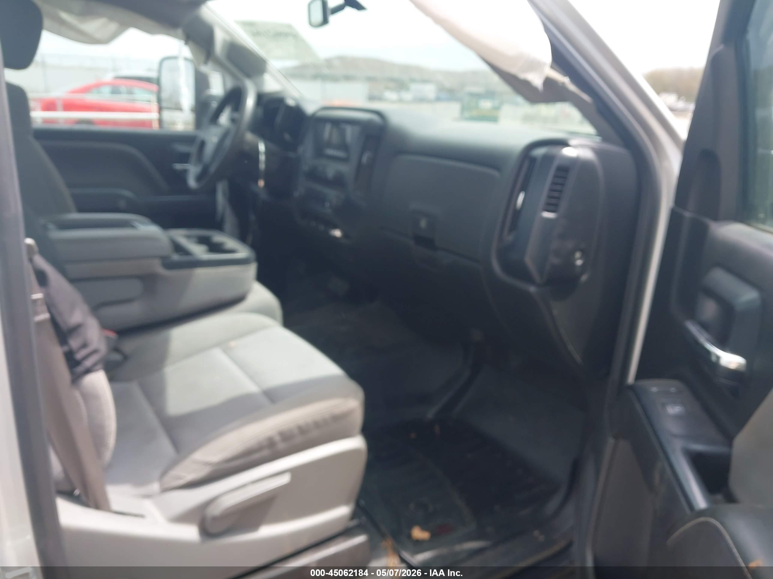 CHEVROLET SILVERADO image 5