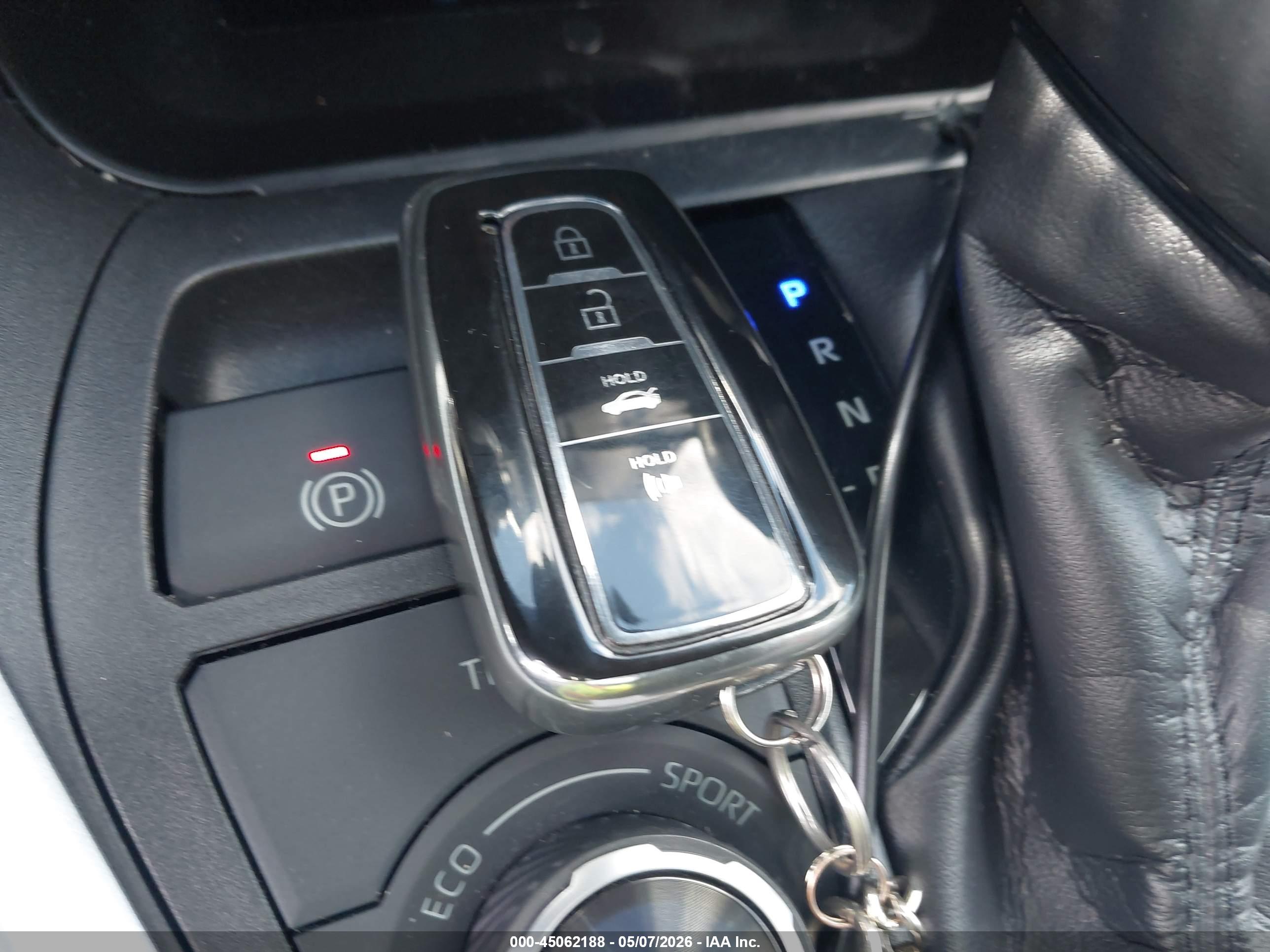 TOYOTA RAV4 image 11