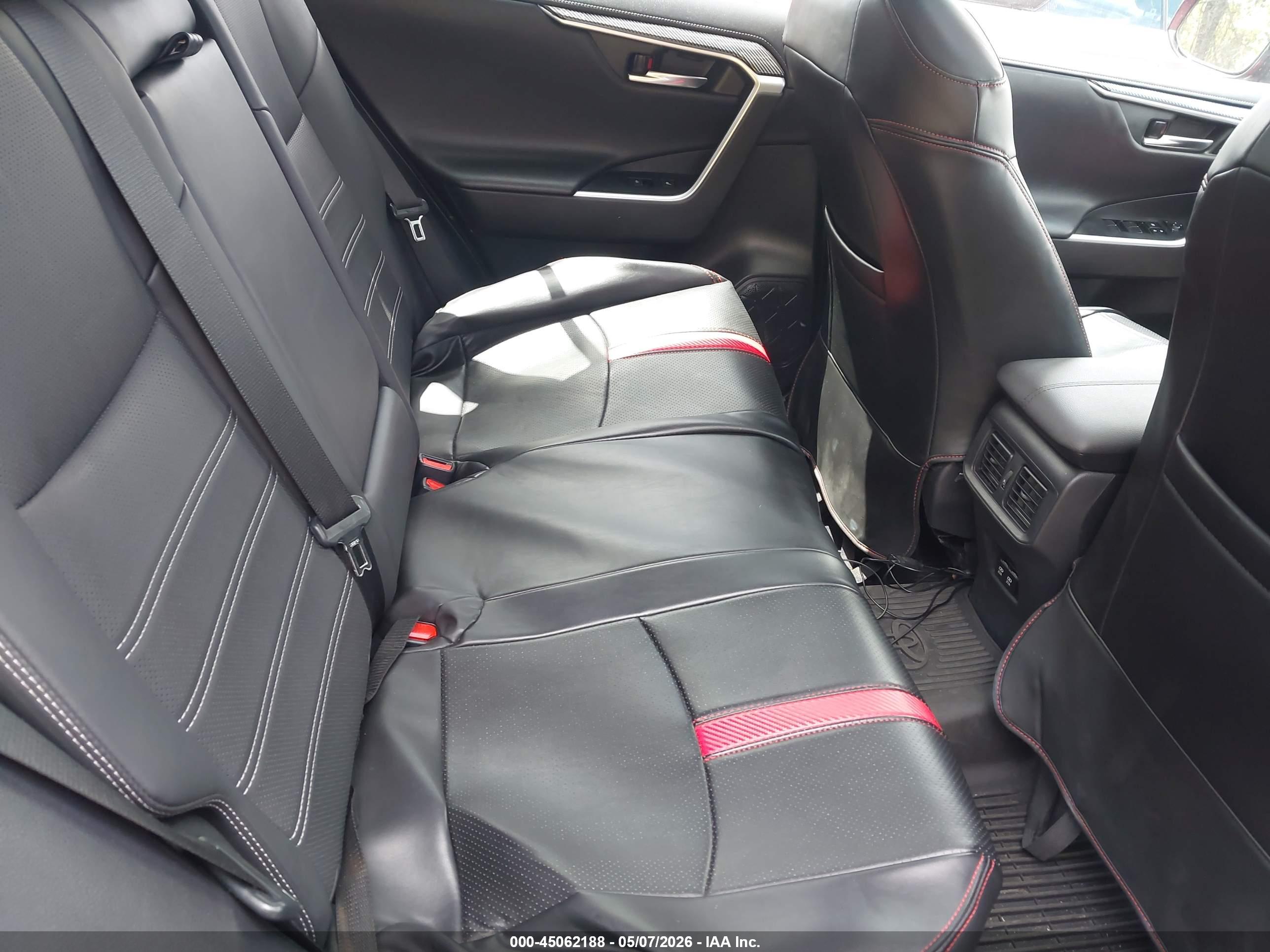 TOYOTA RAV4 image 8