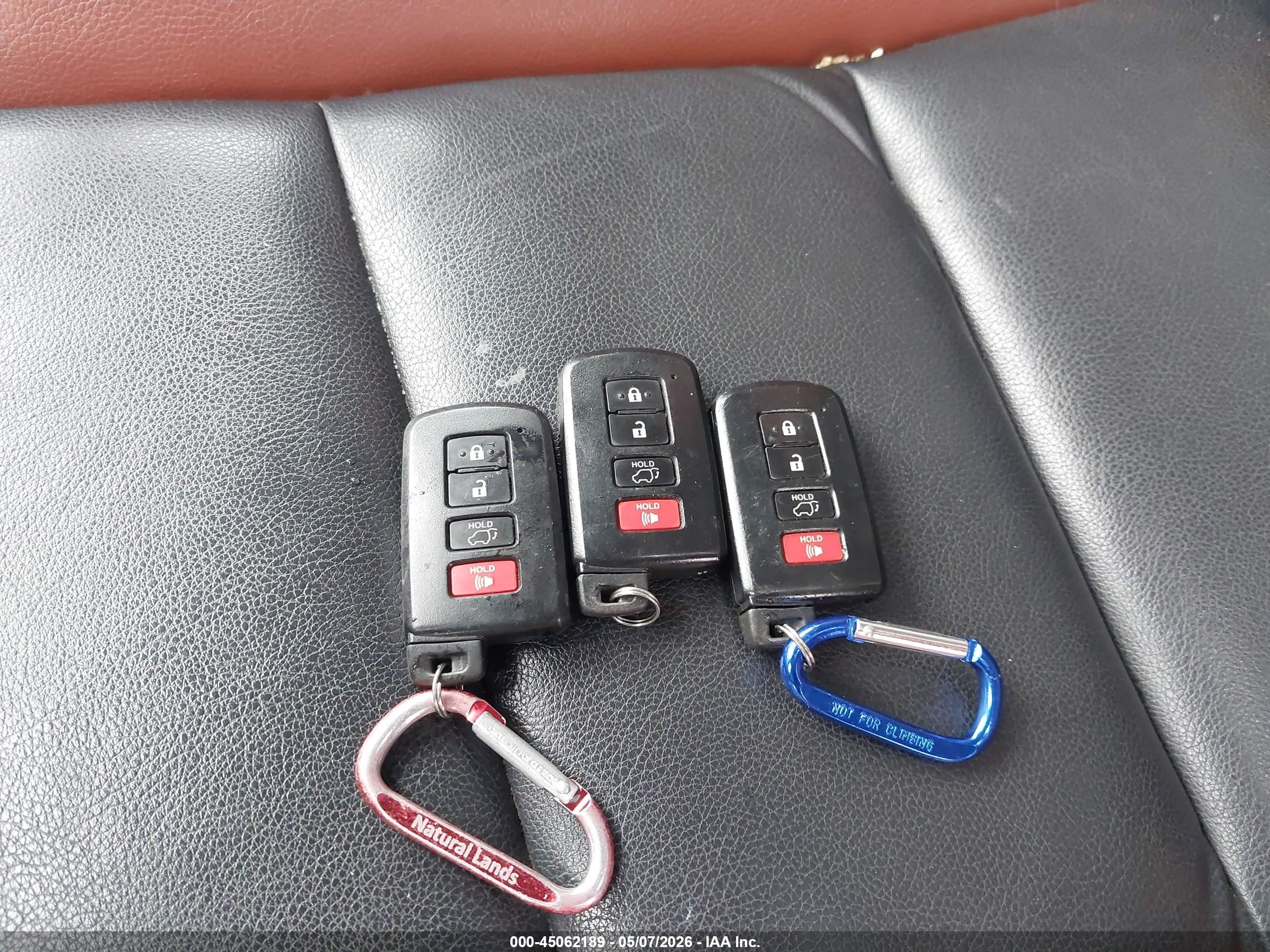 TOYOTA RAV4 image 11