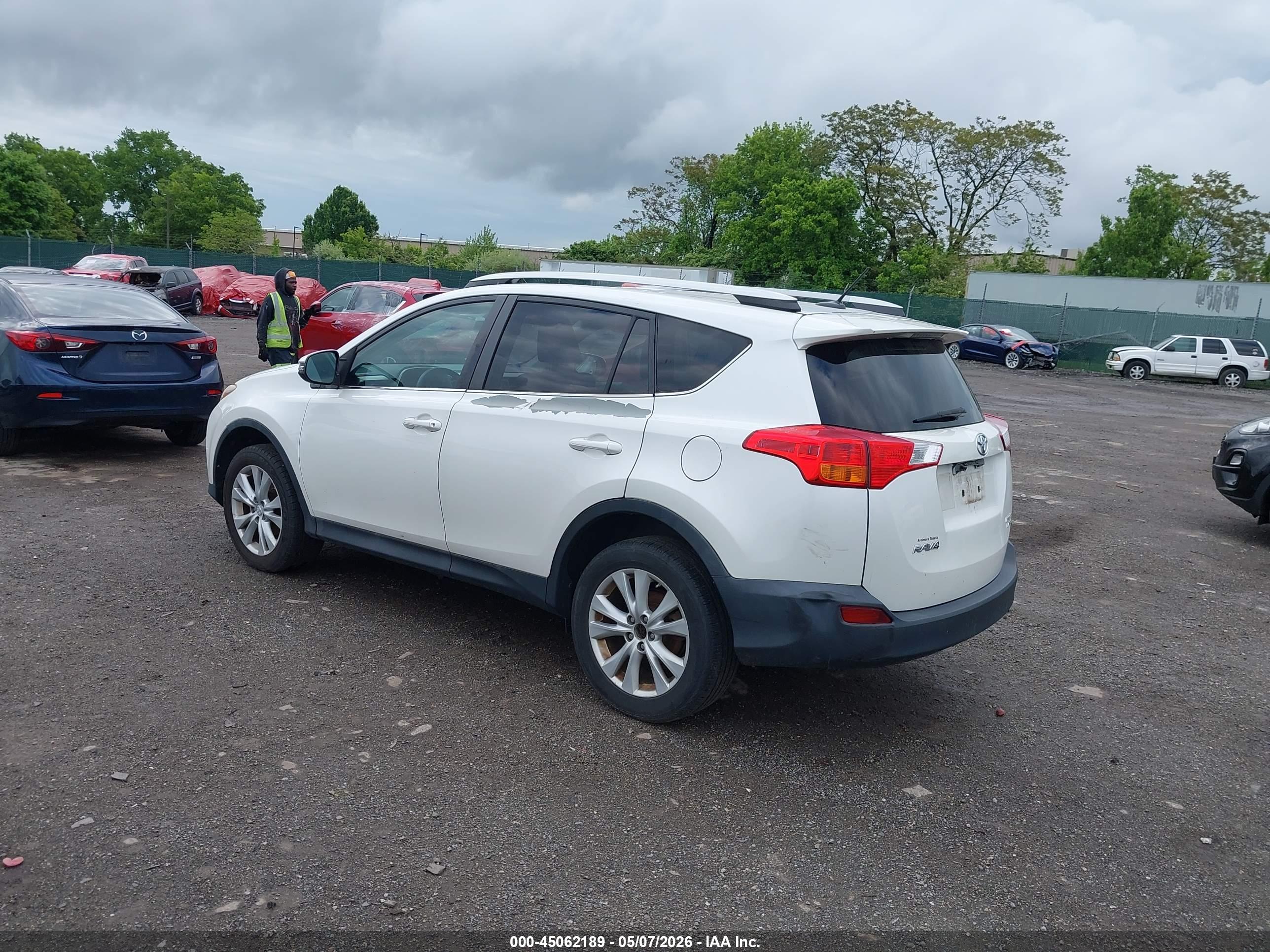 TOYOTA RAV4 image 3