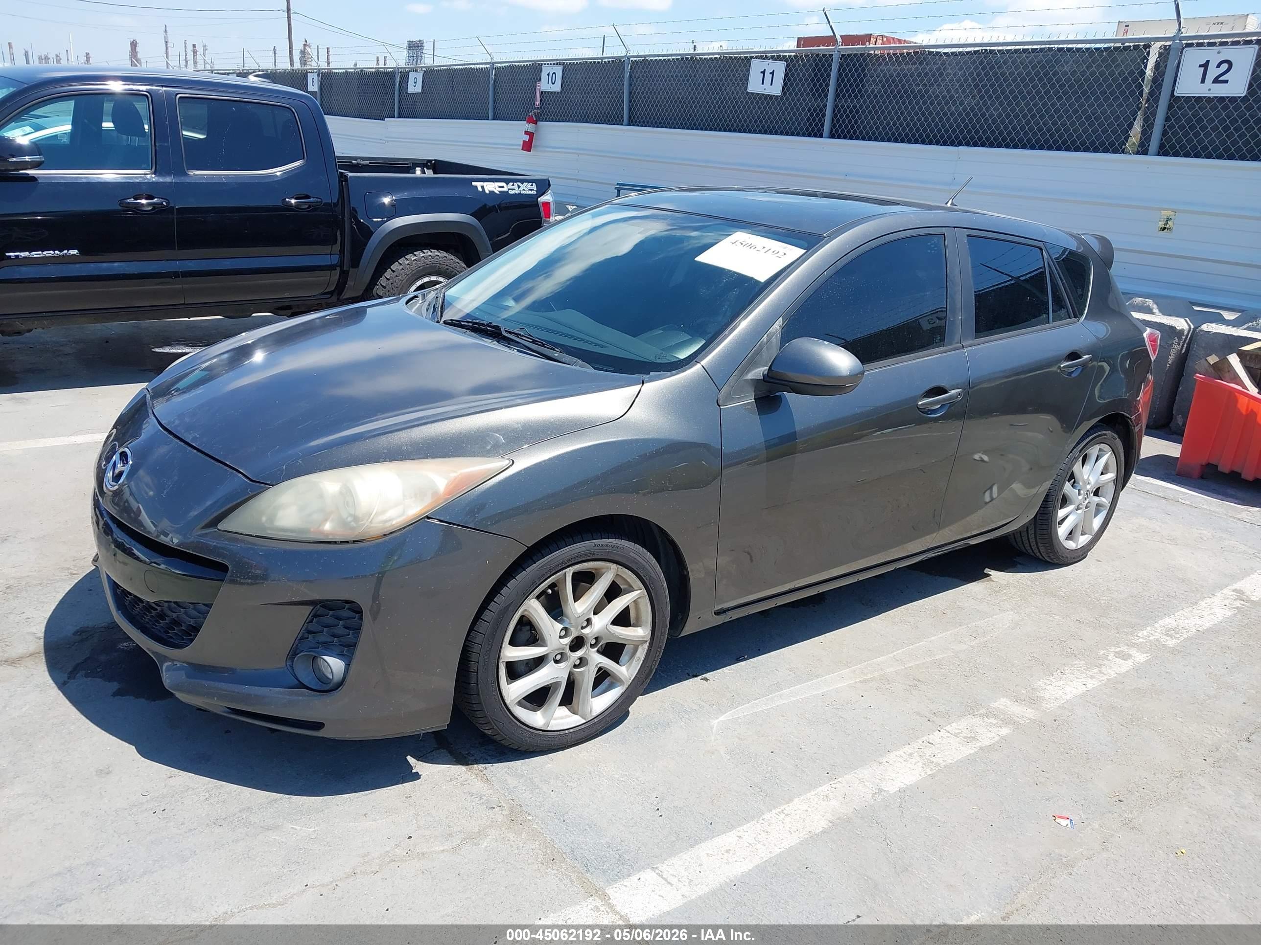 MAZDA MAZDA3 image 2