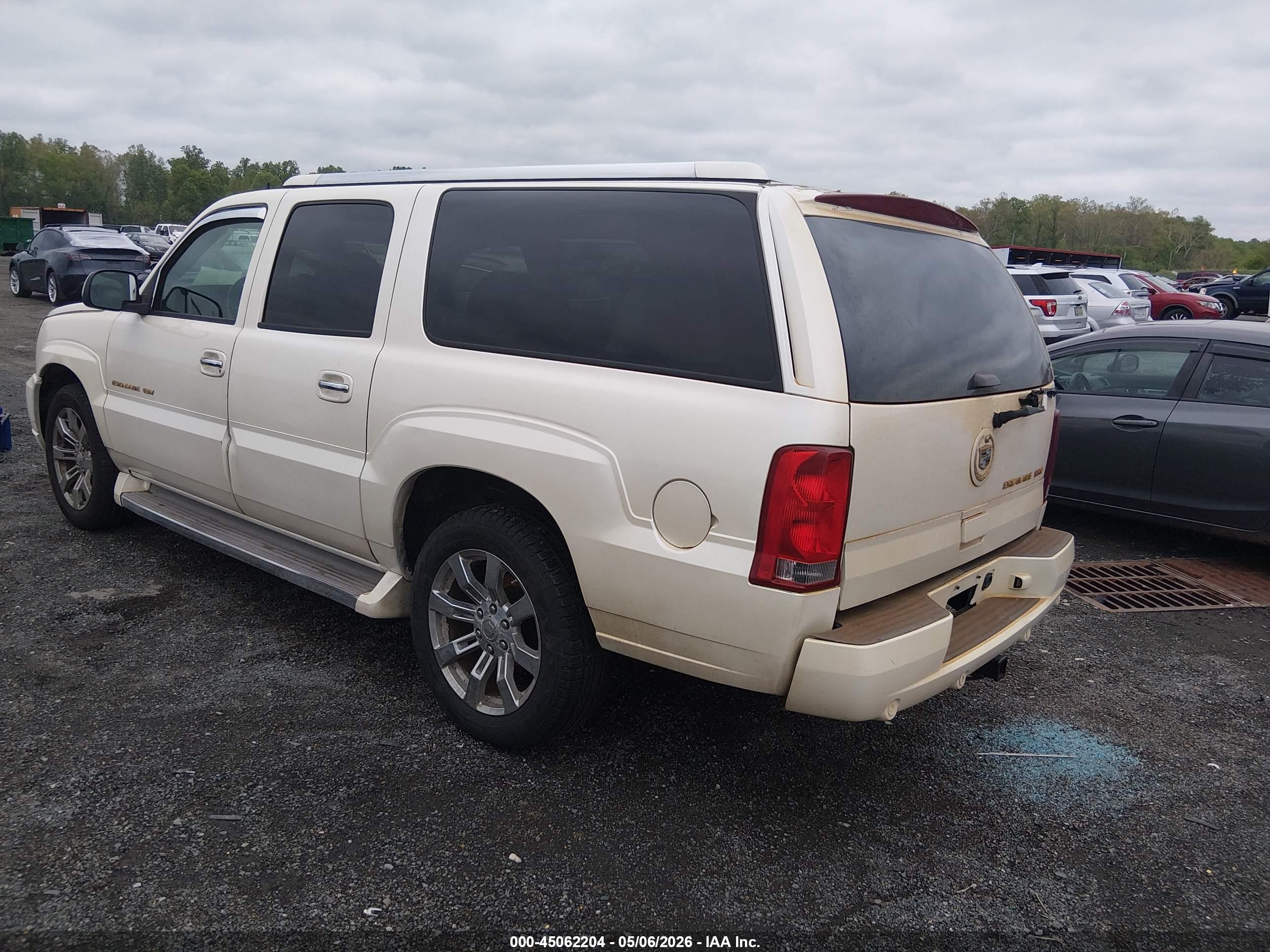 CADILLAC ESCALADE image 3
