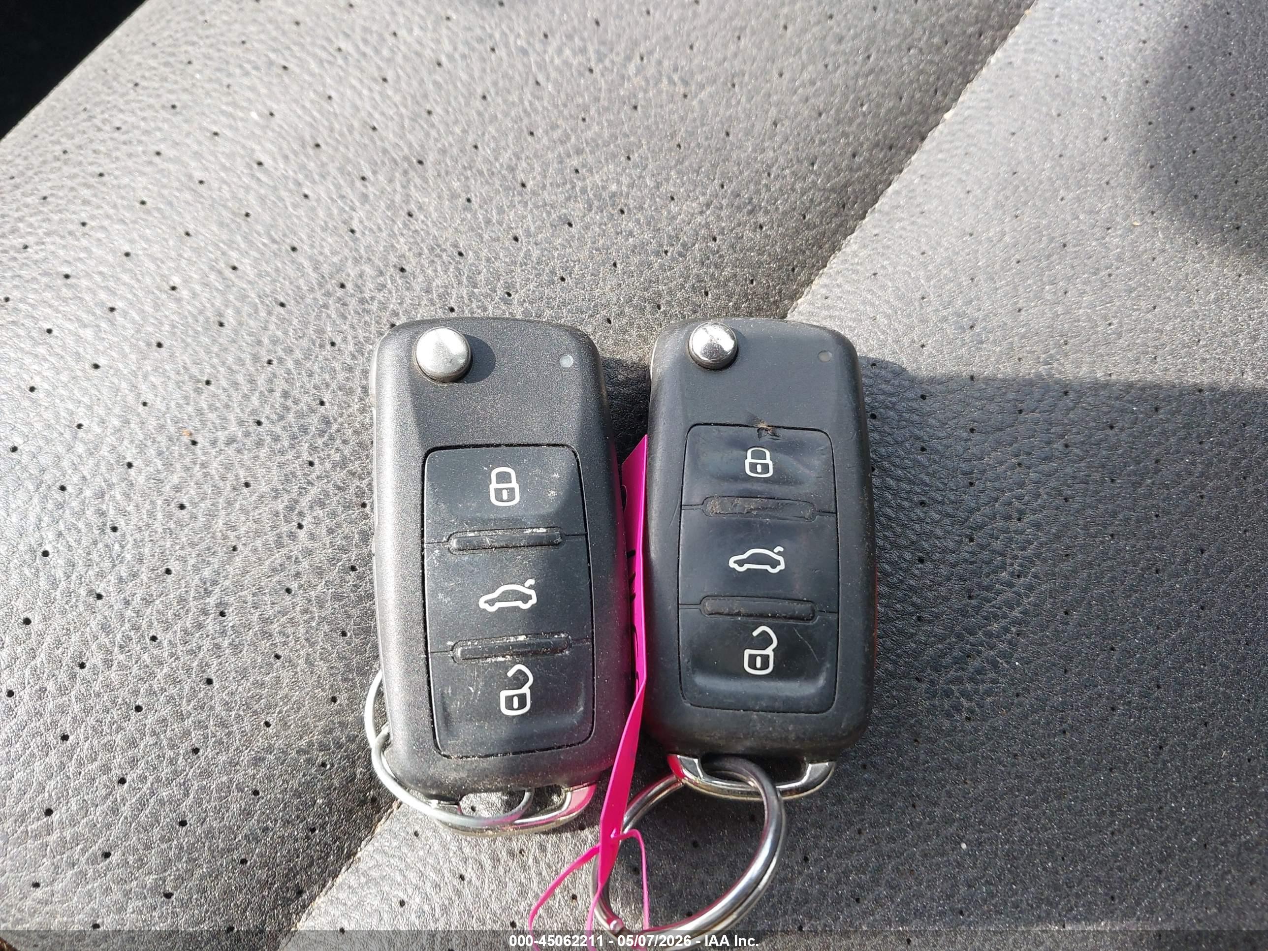 VOLKSWAGEN TIGUAN image 11