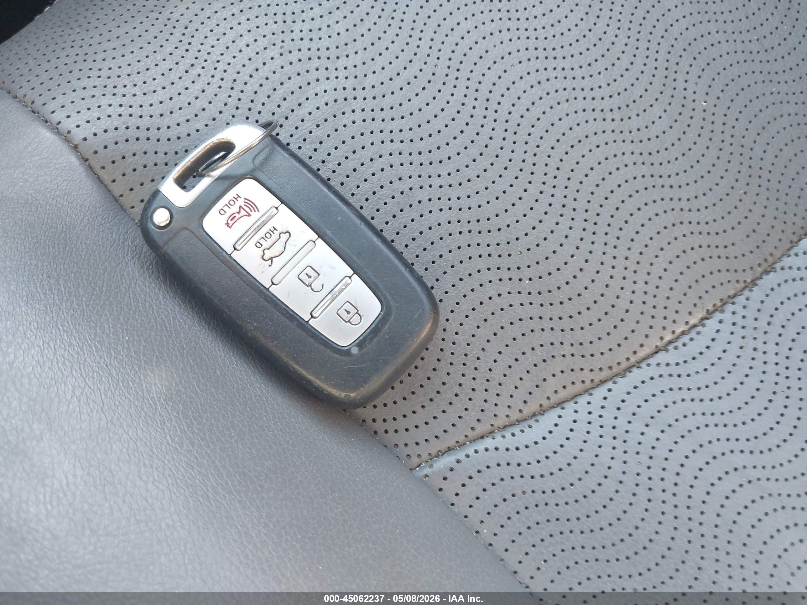 HYUNDAI ELANTRA image 11
