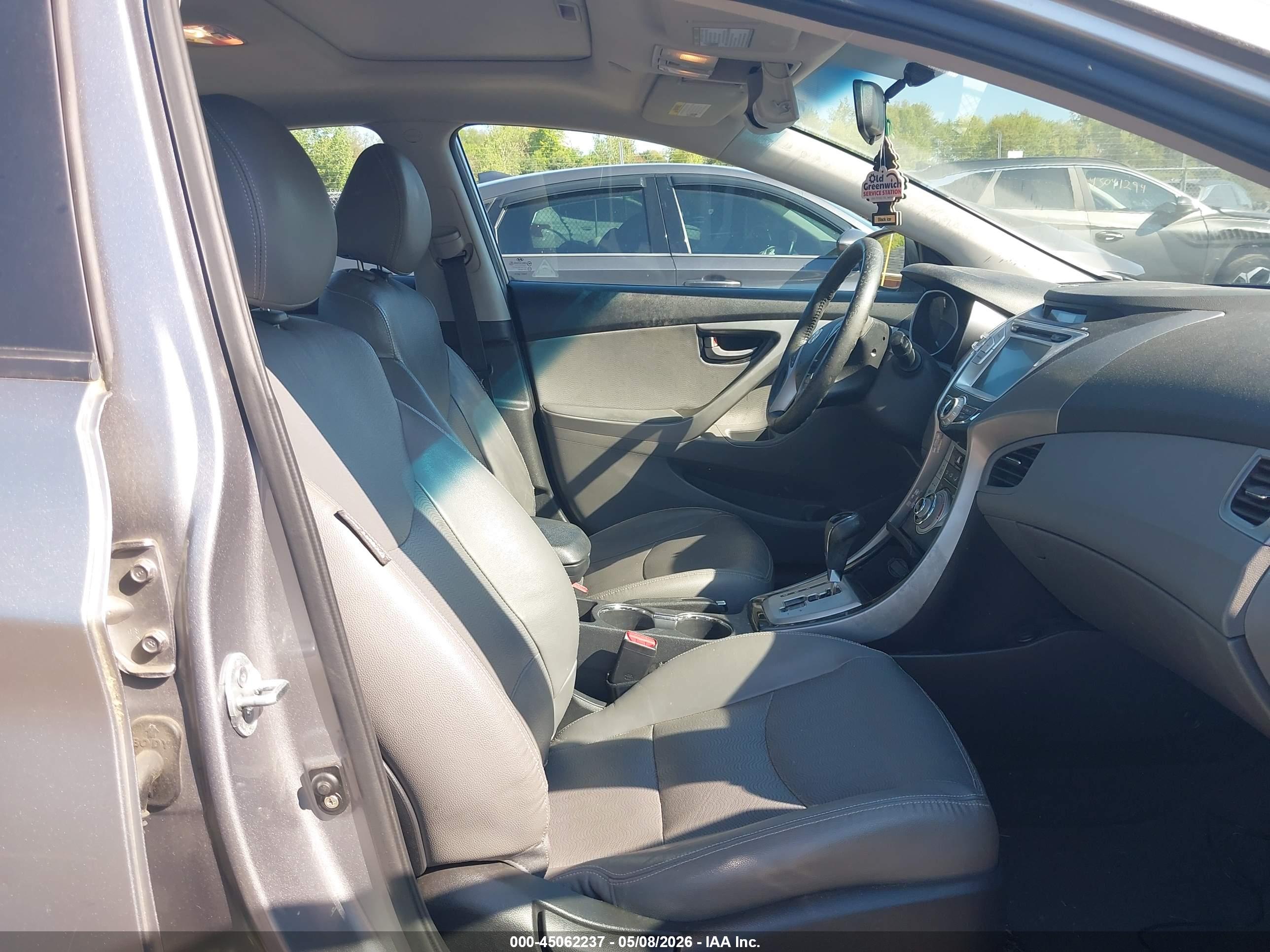 HYUNDAI ELANTRA image 5