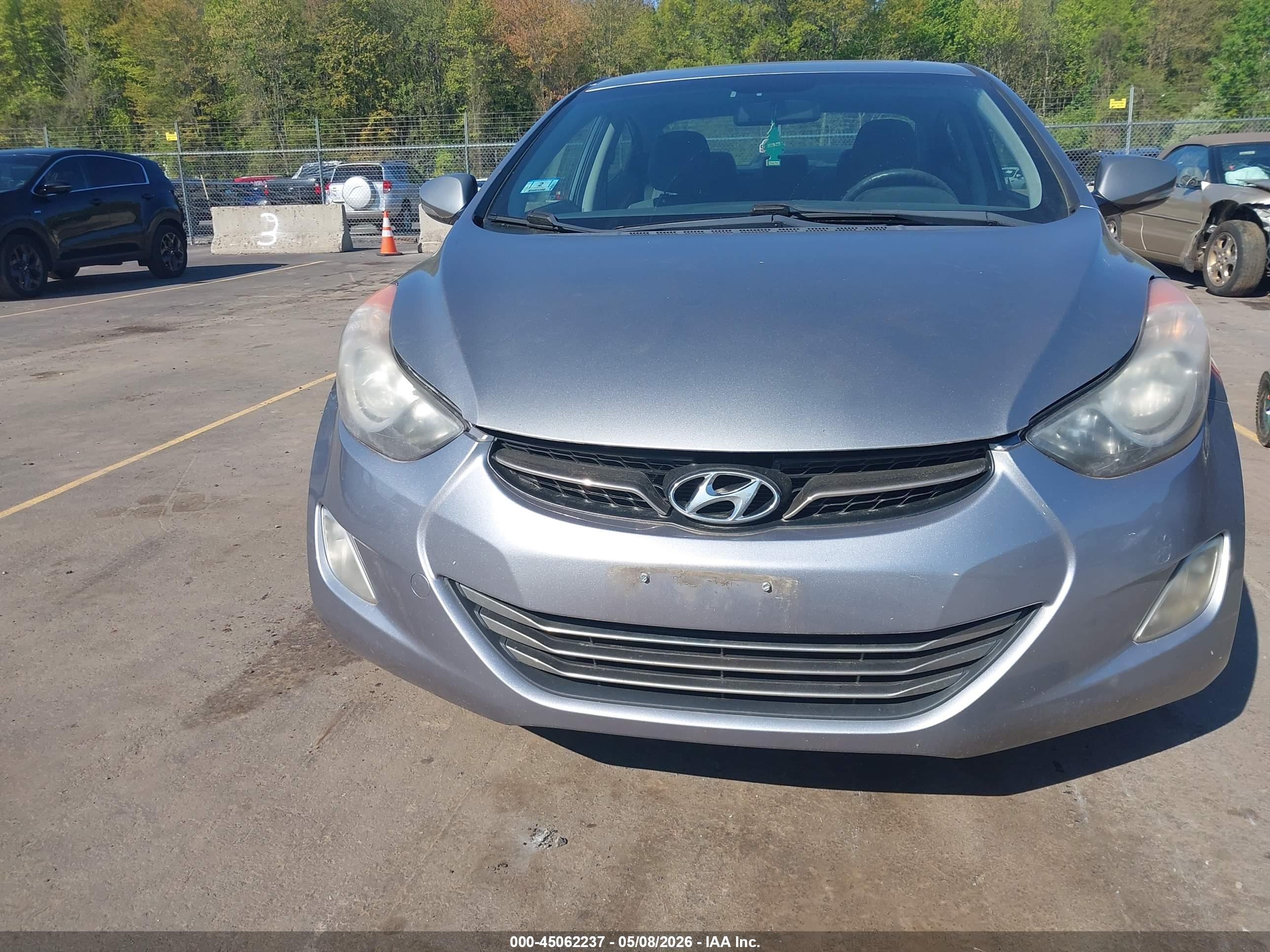 HYUNDAI ELANTRA image 6