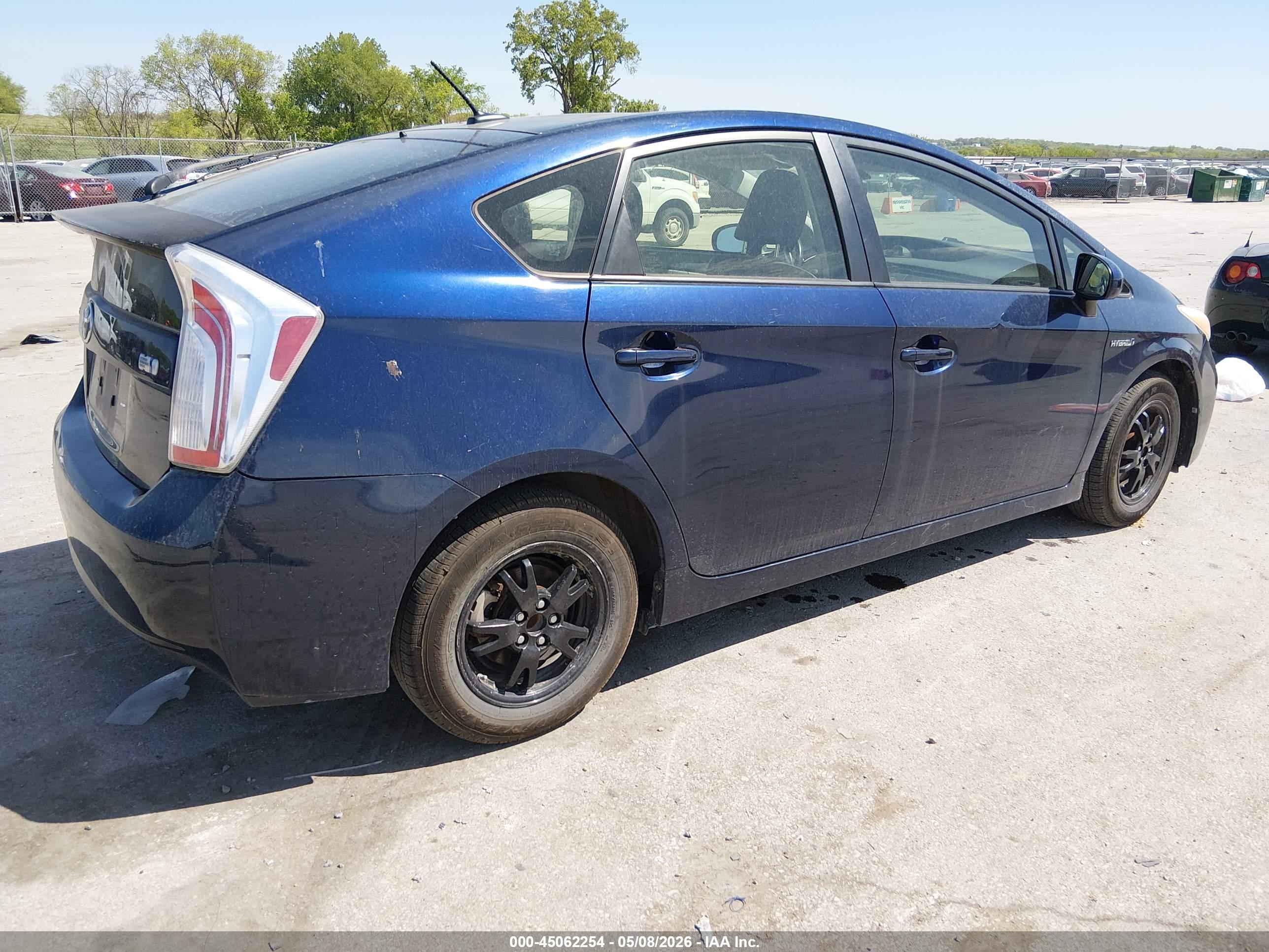 TOYOTA PRIUS image 4