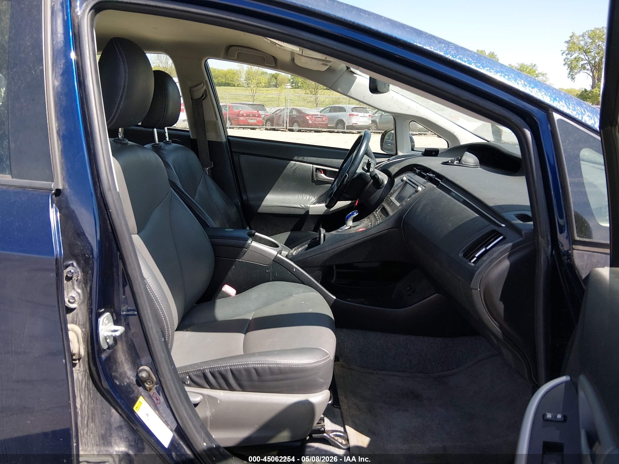 TOYOTA PRIUS image 5